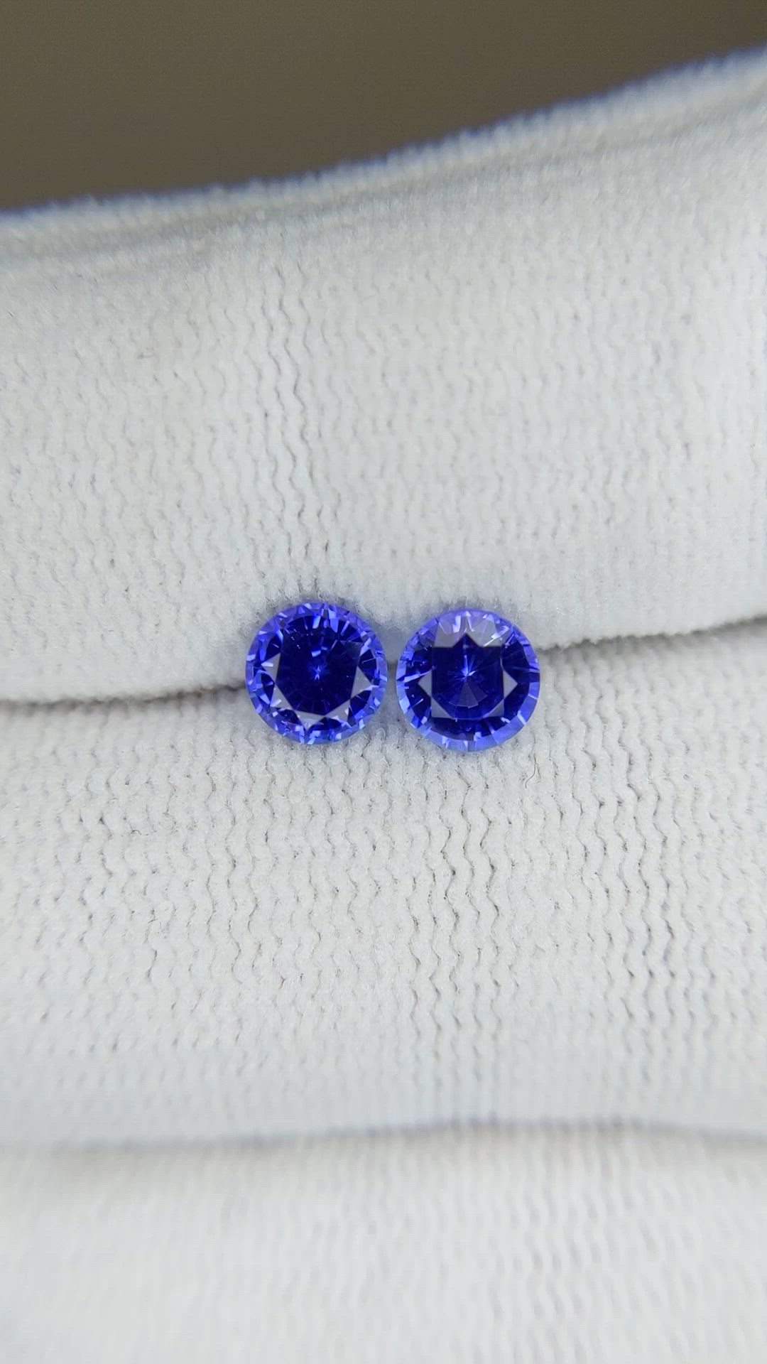 1.37&nbsp;Ct.Tw.Total Carat Weight Blue Sapphire Pair from Ceylon (Sri Lanka) Size Video