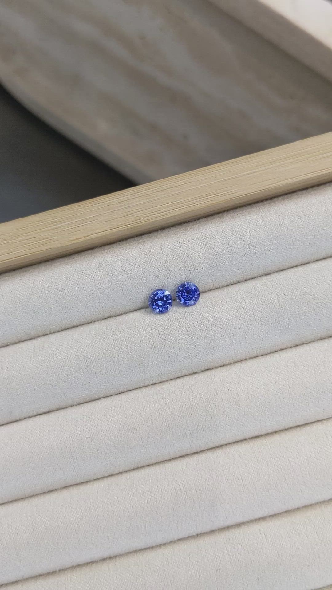 1.37&nbsp;Ct.Tw.Total Carat Weight Blue Sapphire Pair from Ceylon (Sri Lanka) Size Video