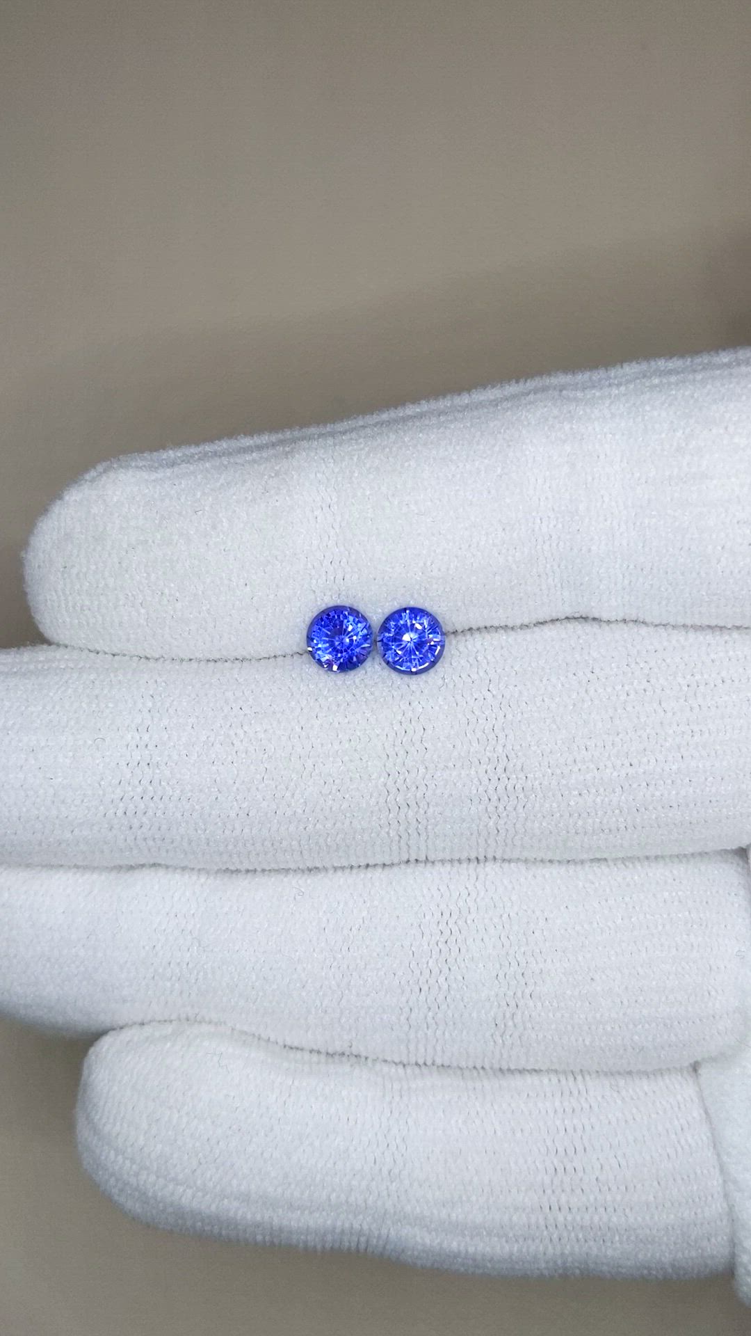 1.37&nbsp;Ct.Tw.Total Carat Weight Blue Sapphire Pair from Ceylon (Sri Lanka) Size Video