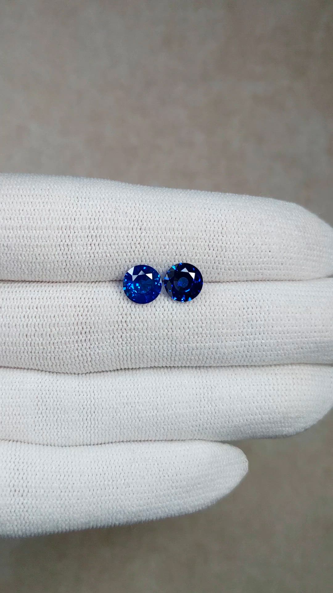 3.37&nbsp;Ct.Tw.Total Carat Weight Blue Sapphire Pair from Ceylon (Sri Lanka) Size Video