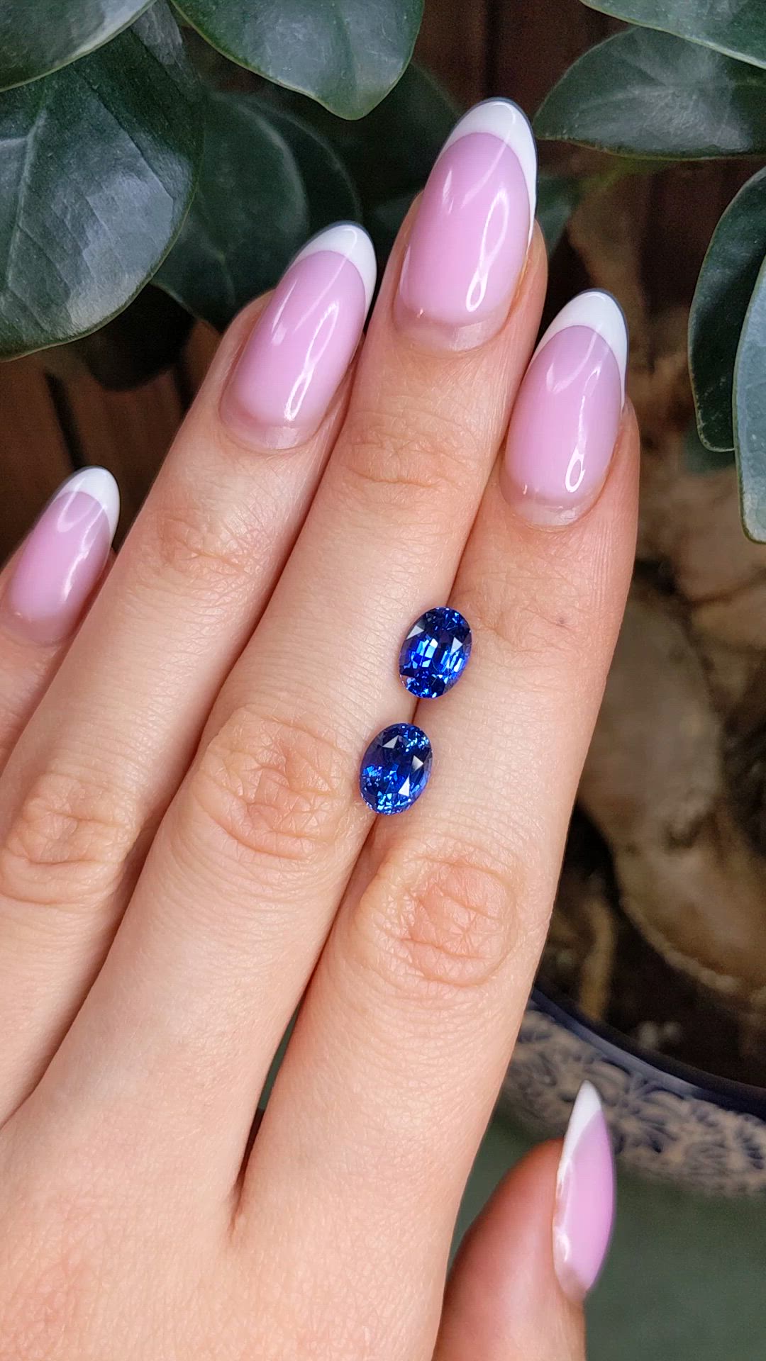 4.17&nbsp;Ct.Tw.Total Carat Weight Blue Sapphire Pair from Ceylon (Sri Lanka) Size Video