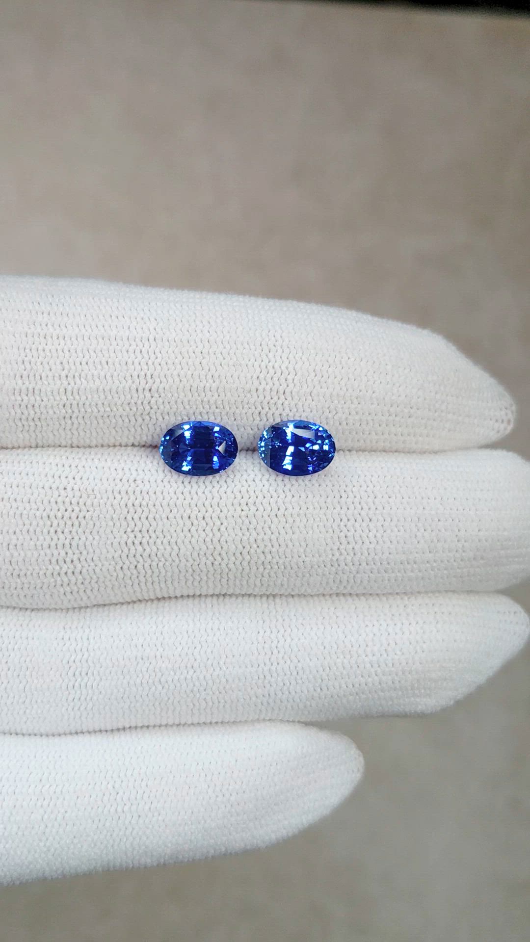 4.17&nbsp;Ct.Tw.Total Carat Weight Blue Sapphire Pair from Ceylon (Sri Lanka) Size Video