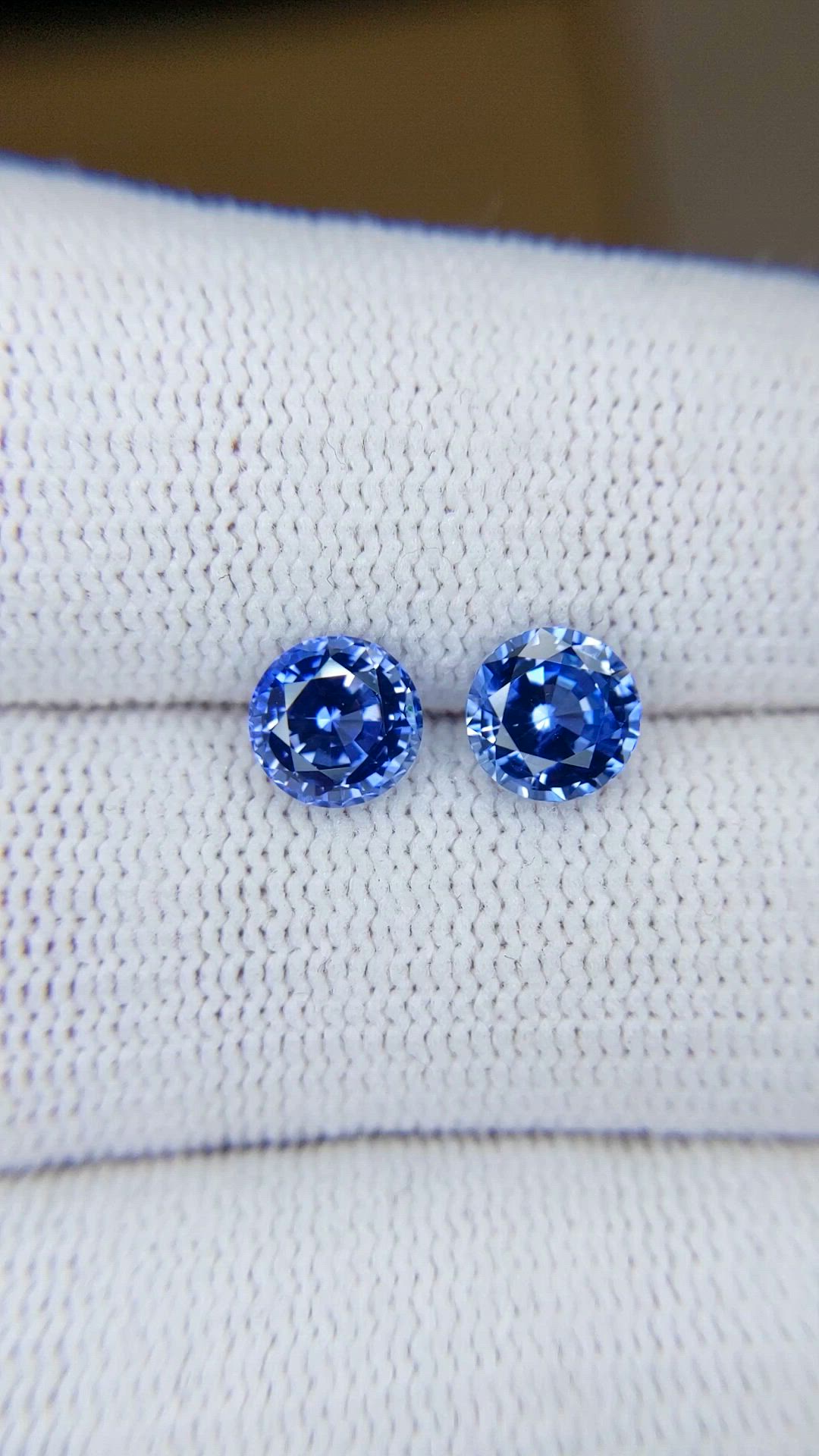2.64&nbsp;Ct.Tw.Total Carat Weight Blue Sapphire Pair from Ceylon (Sri Lanka) Size Video