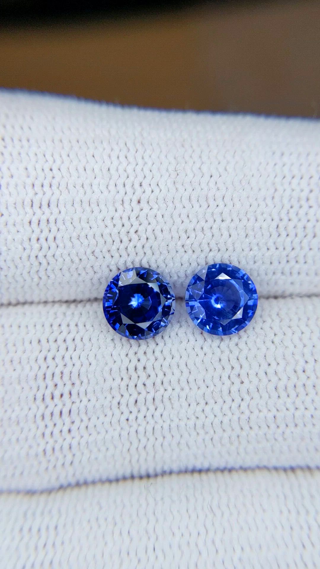 2.53&nbsp;Ct.Tw.Total Carat Weight Blue Sapphire Pair from Ceylon (Sri Lanka) Size Video