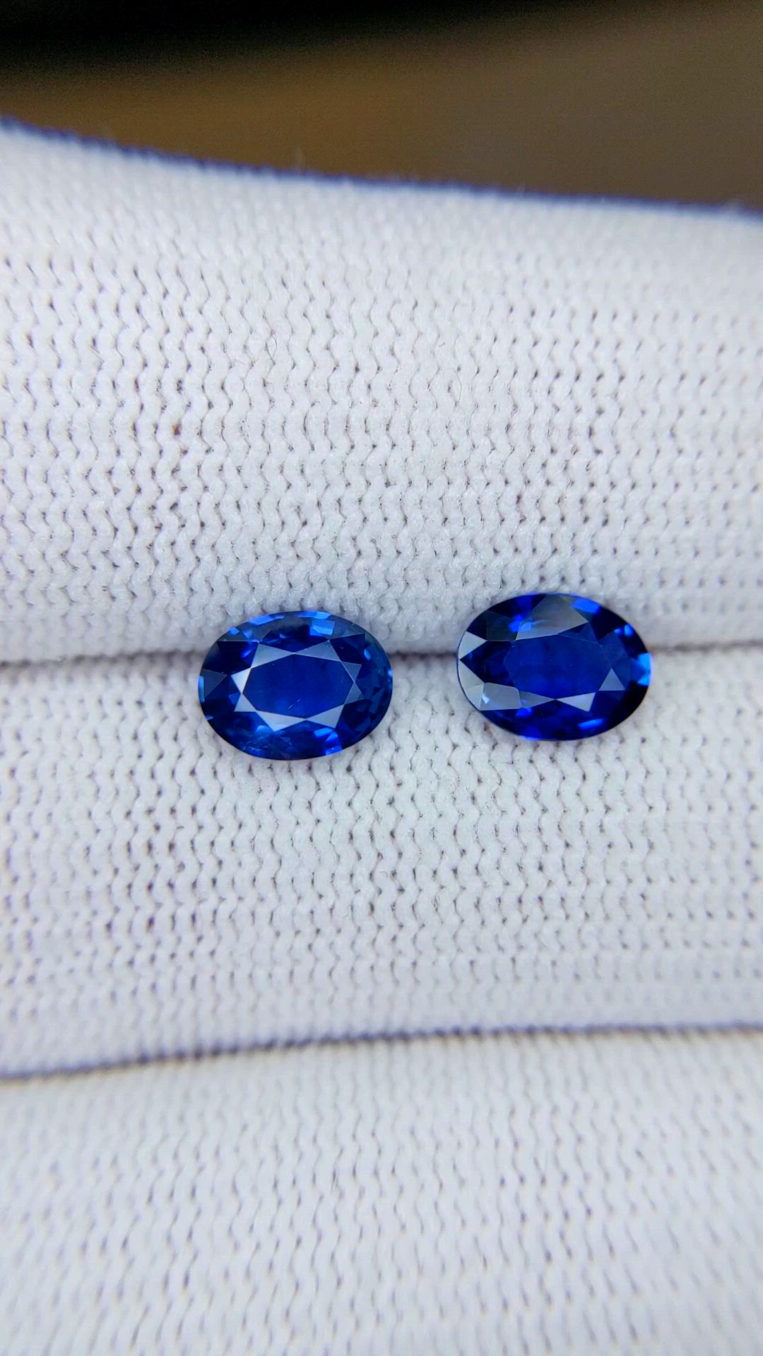 2.33&nbsp;Ct.Tw.Total Carat Weight Blue Sapphire Pair from Ceylon (Sri Lanka) Size Video