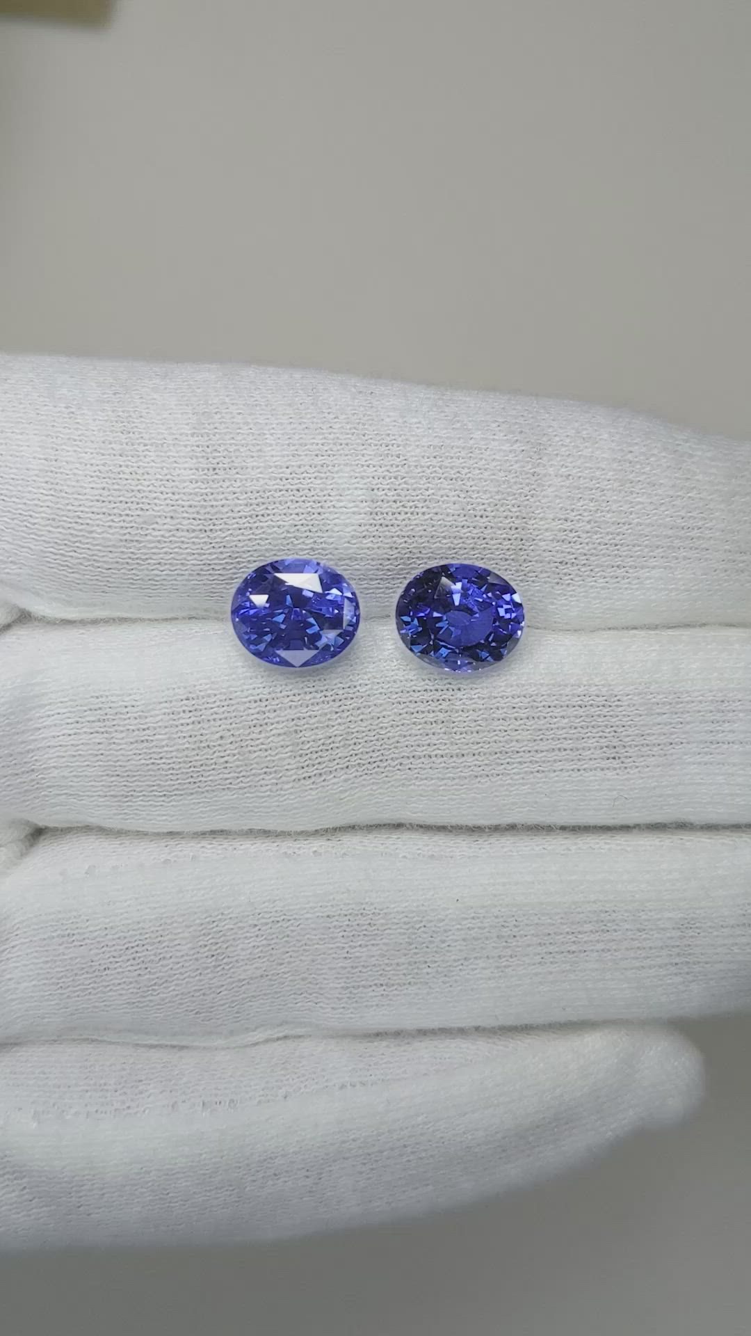 6.61&nbsp;Ct.Tw.Total Carat Weight Blue Sapphire Pair from Ceylon (Sri Lanka) Size Video