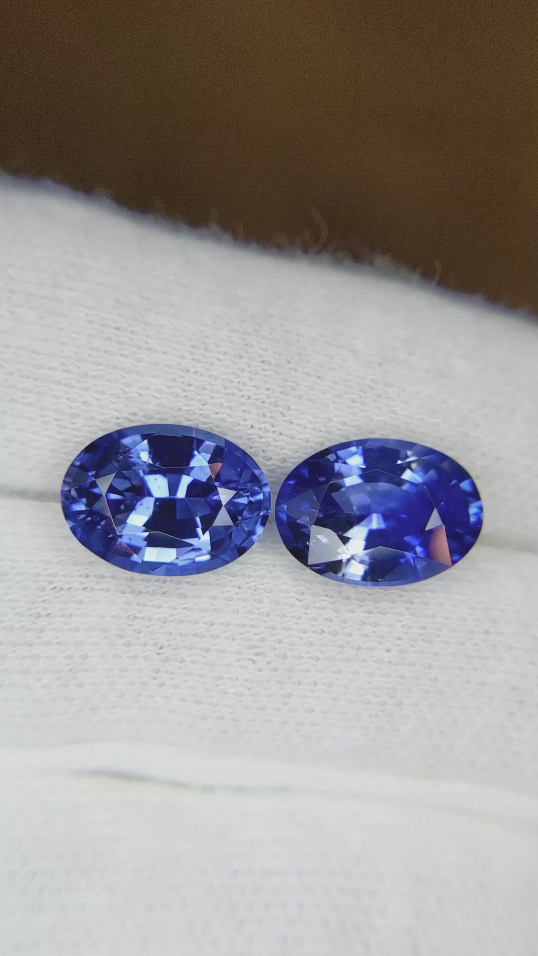 7.83&nbsp;Ct.Tw.Total Carat Weight Blue Sapphire Pair from Ceylon (Sri Lanka) Size Video