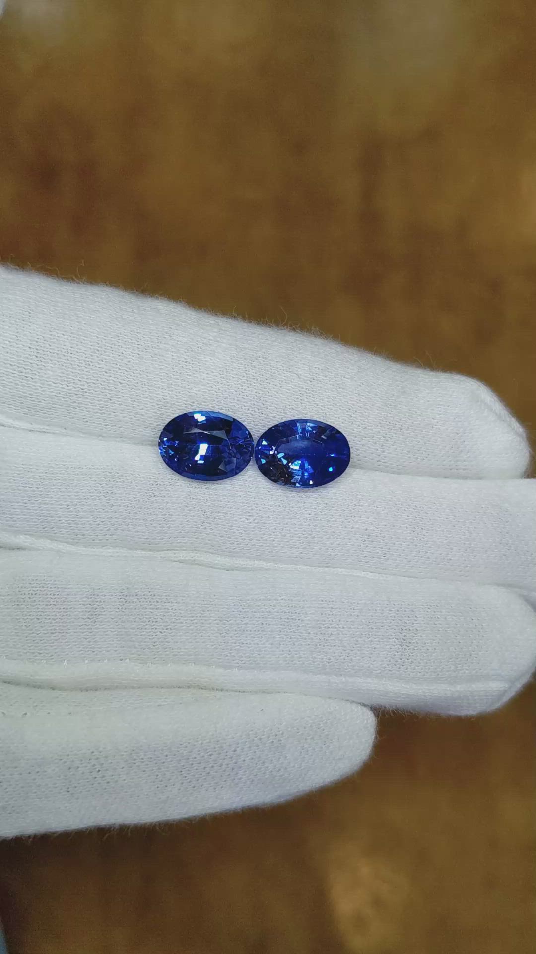 7.83&nbsp;Ct.Tw.Total Carat Weight Blue Sapphire Pair from Ceylon (Sri Lanka) Size Video