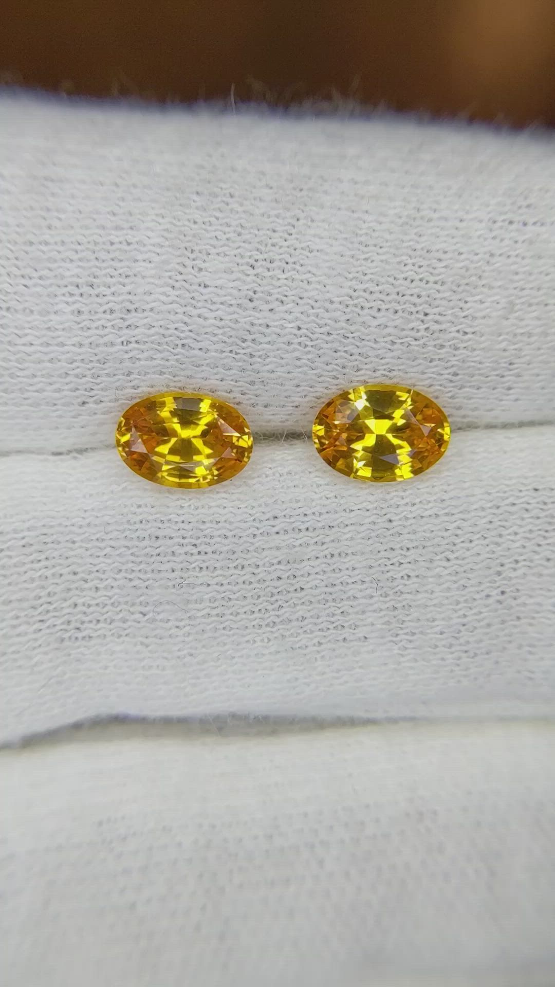 1.79&nbsp;Ct.Tw.Total Carat Weight Orangish Yellow Sapphire Pair from Ceylon (Sri Lanka) Size Video