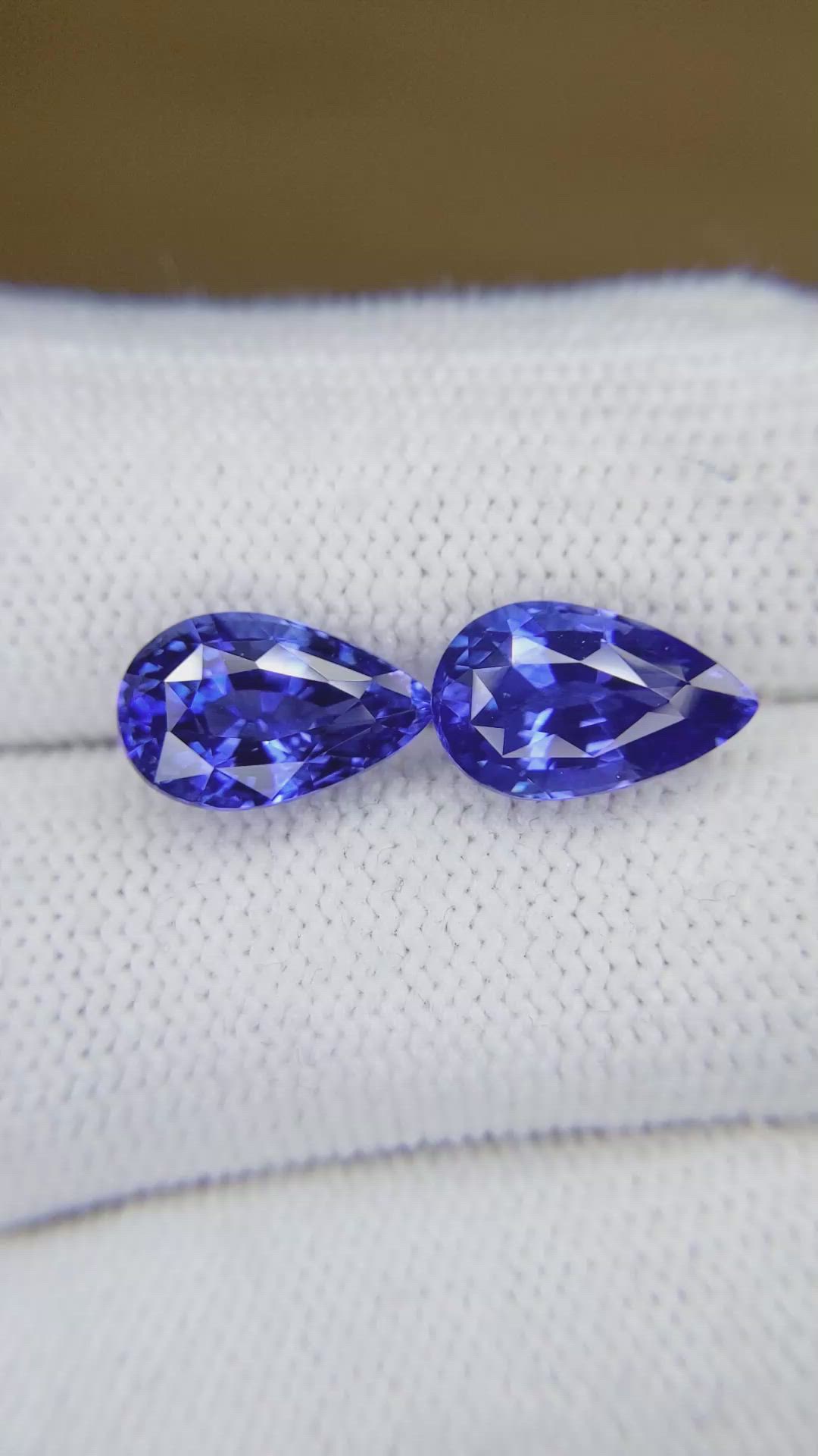 7.35&nbsp;Ct.Tw.Total Carat Weight Blue Sapphire Pair from Ceylon (Sri Lanka) Size Video