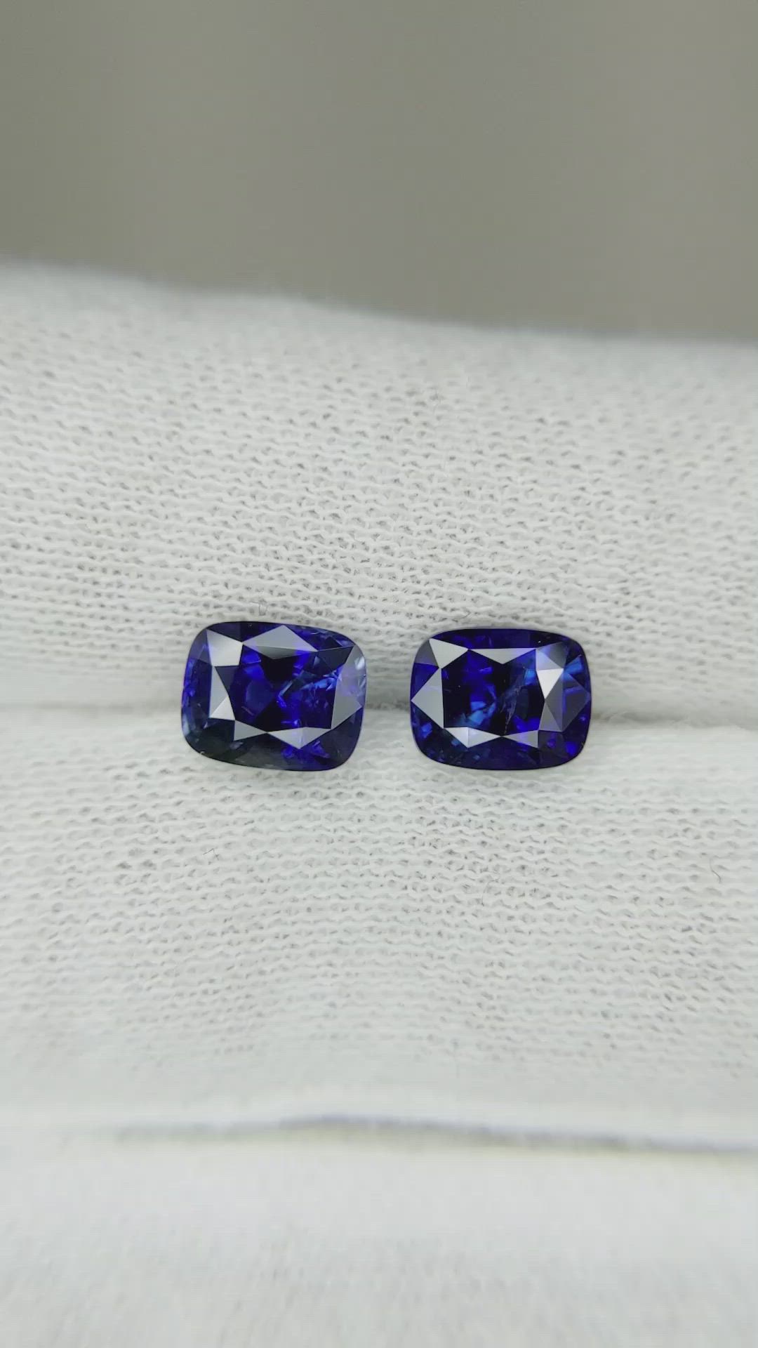 3.22&nbsp;Ct.Tw.Total Carat Weight Blue Sapphire Pair from Ceylon (Sri Lanka) Size Video
