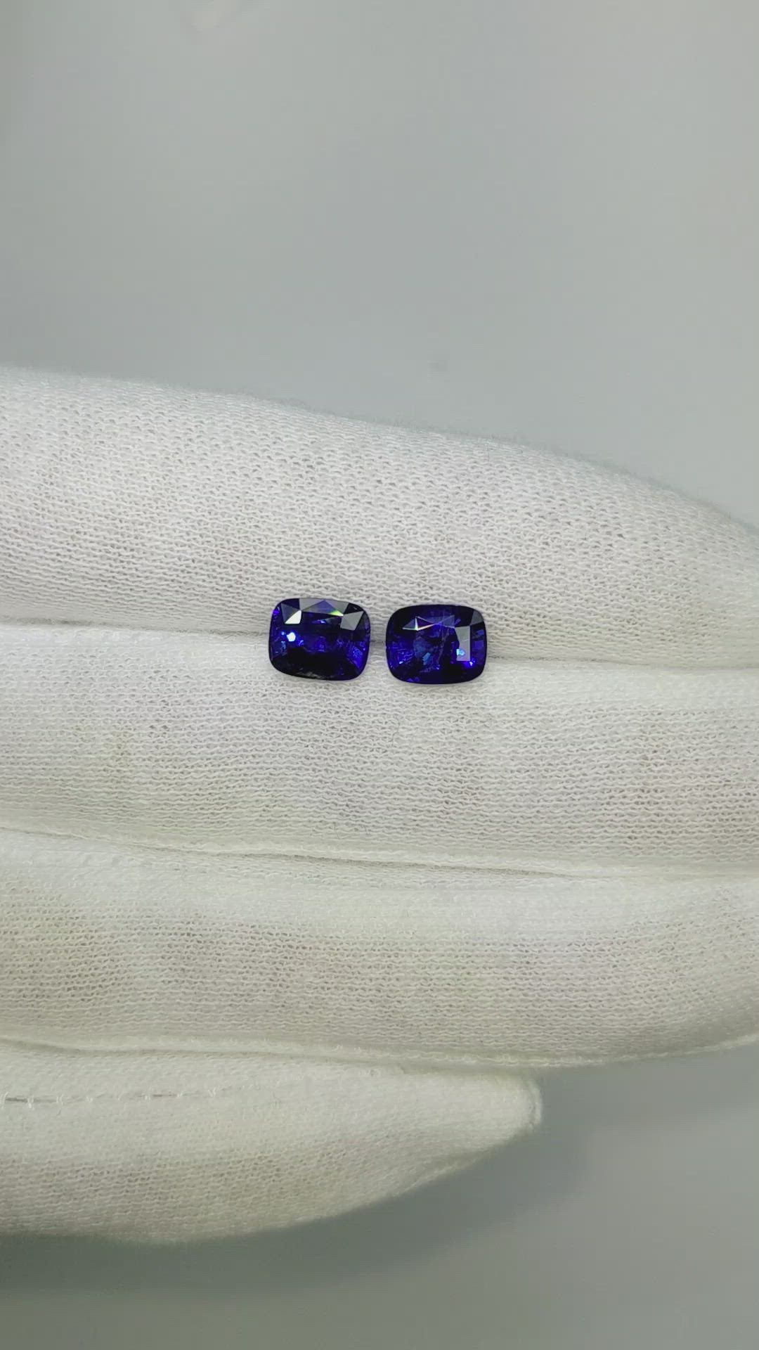 3.22&nbsp;Ct.Tw.Total Carat Weight Blue Sapphire Pair from Ceylon (Sri Lanka) Size Video
