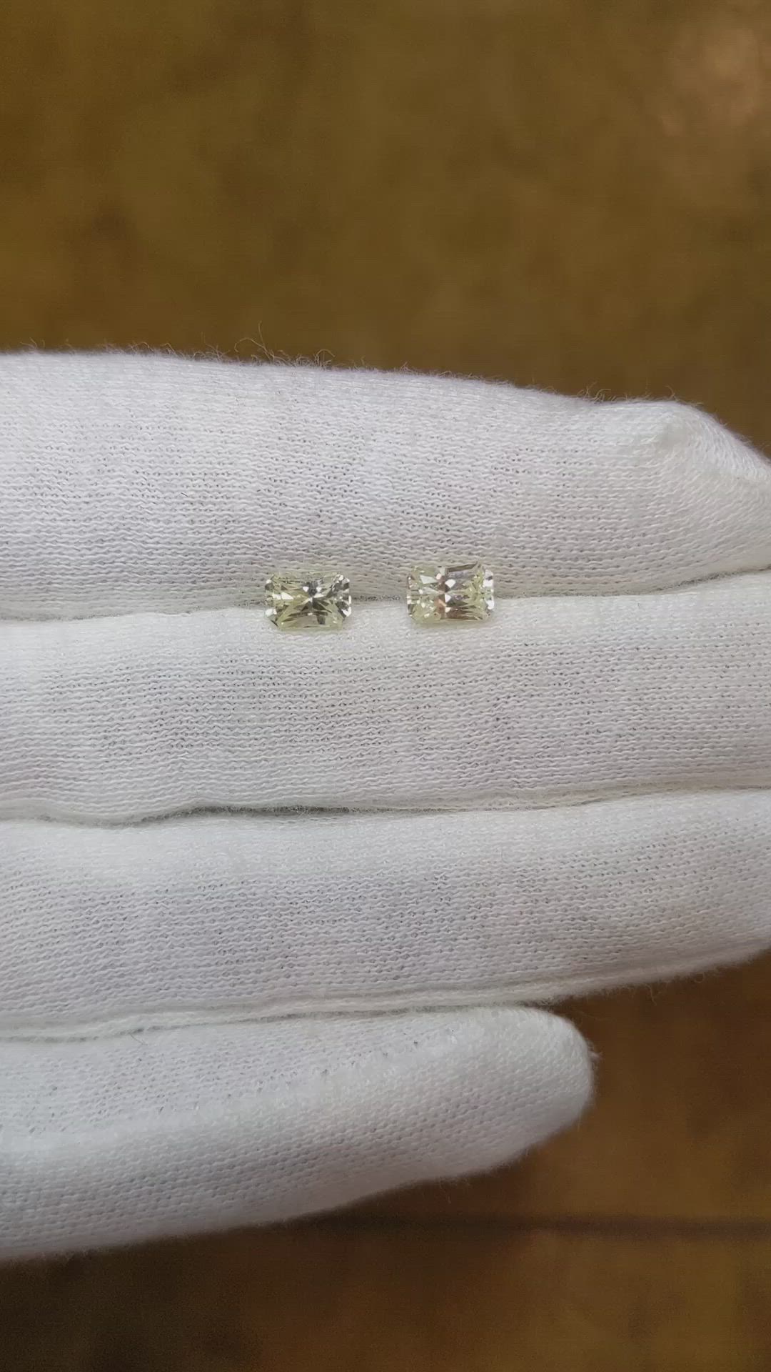 1.49&nbsp;Ct.Tw.Total Carat Weight Yellow Sapphire Pair from Ceylon (Sri Lanka) Size Video