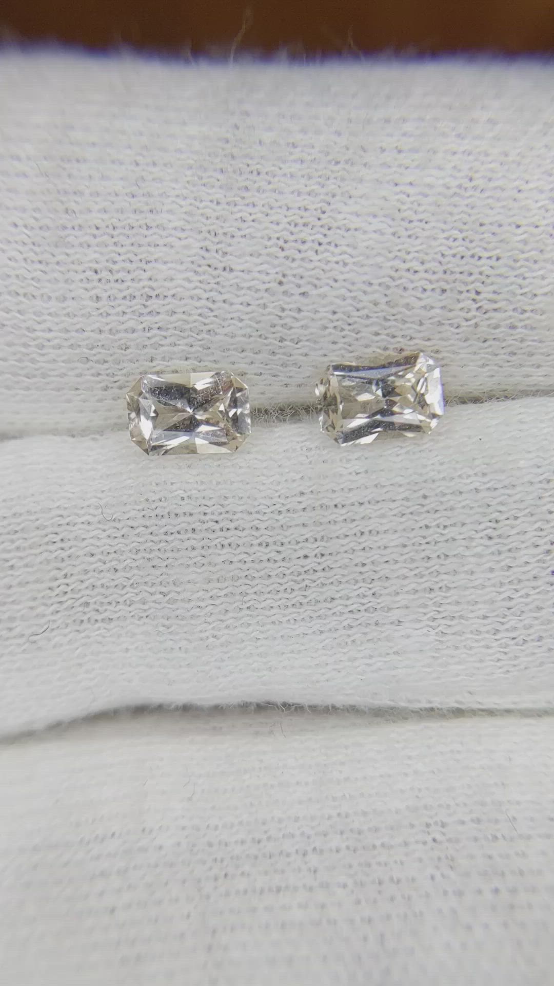 1.16&nbsp;Ct.Tw.Total Carat Weight Peach Sapphire Pair from Ceylon (Sri Lanka) Size Video