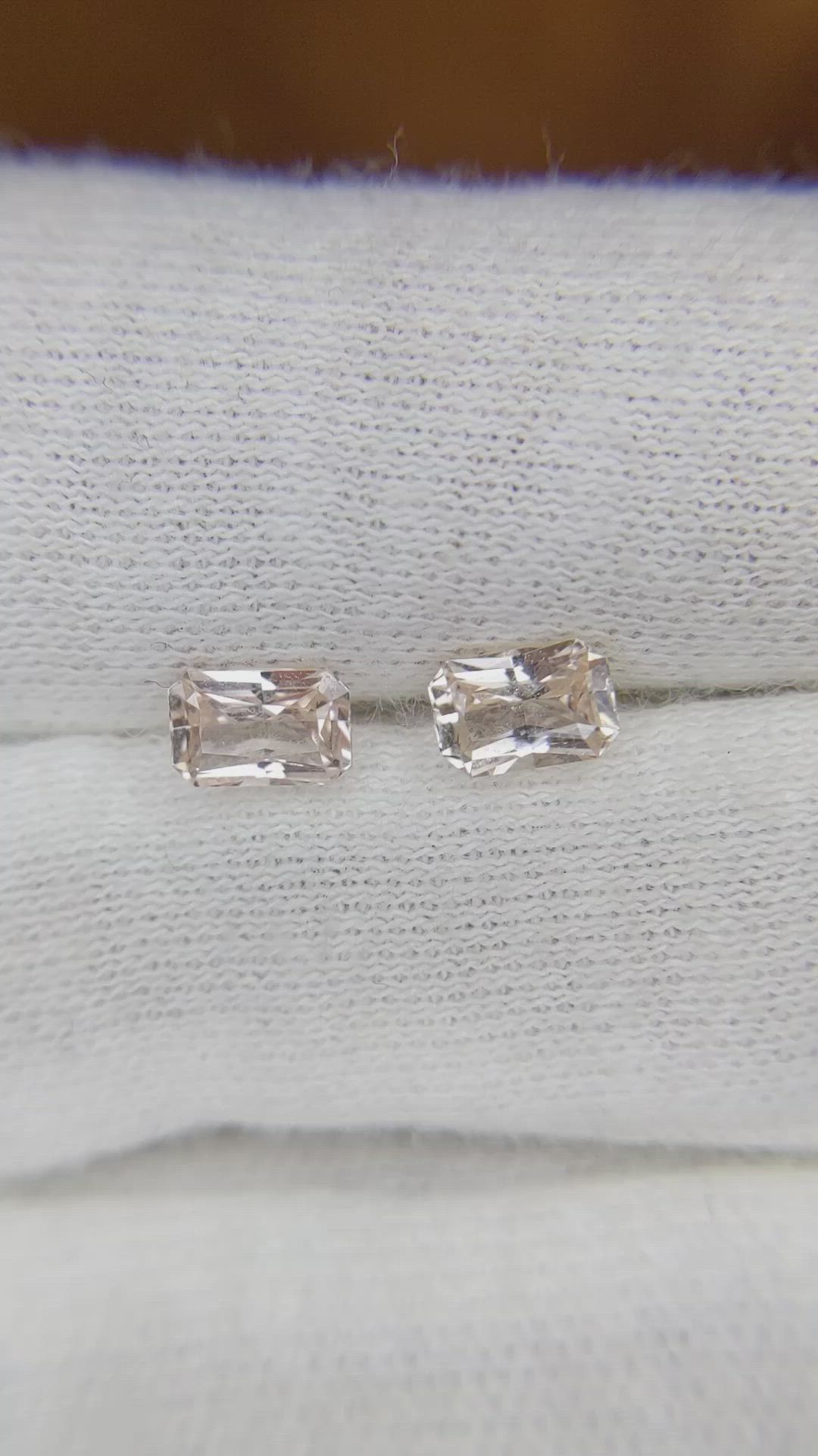 1.34&nbsp;Ct.Tw.Total Carat Weight Peach Sapphire Pair from Ceylon (Sri Lanka) Size Video