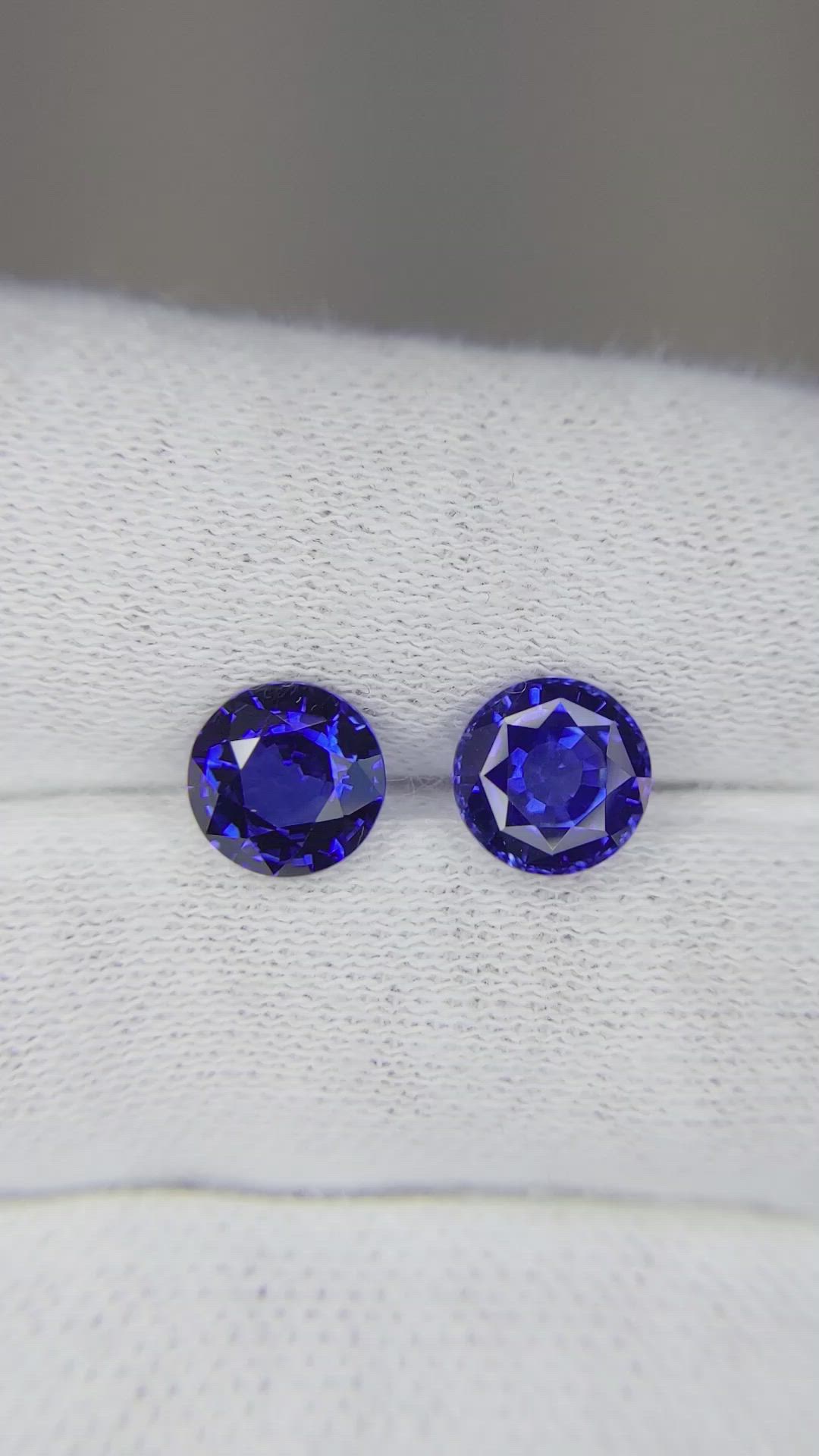 3.33&nbsp;Ct.Tw.Total Carat Weight Blue Sapphire Pair from Ceylon (Sri Lanka) Size Video