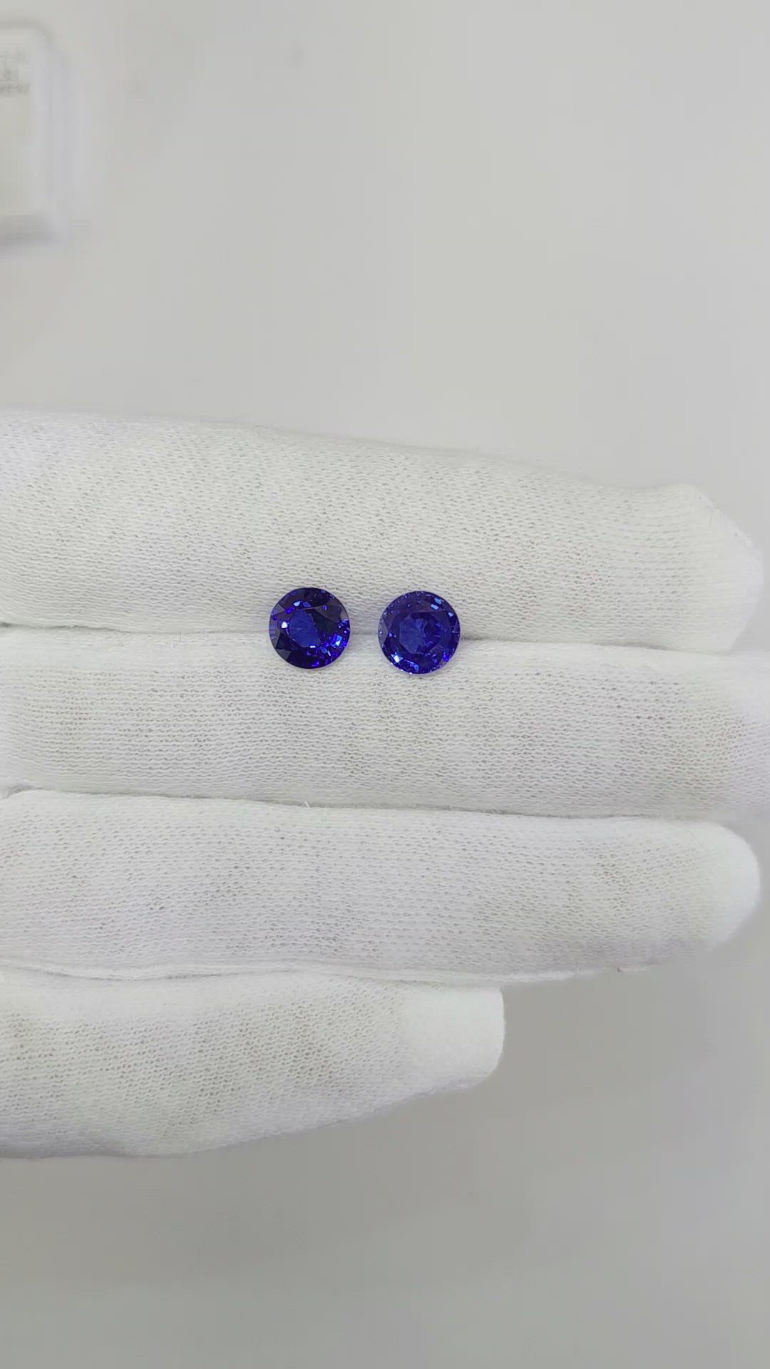 3.33&nbsp;Ct.Tw.Total Carat Weight Blue Sapphire Pair from Ceylon (Sri Lanka) Size Video
