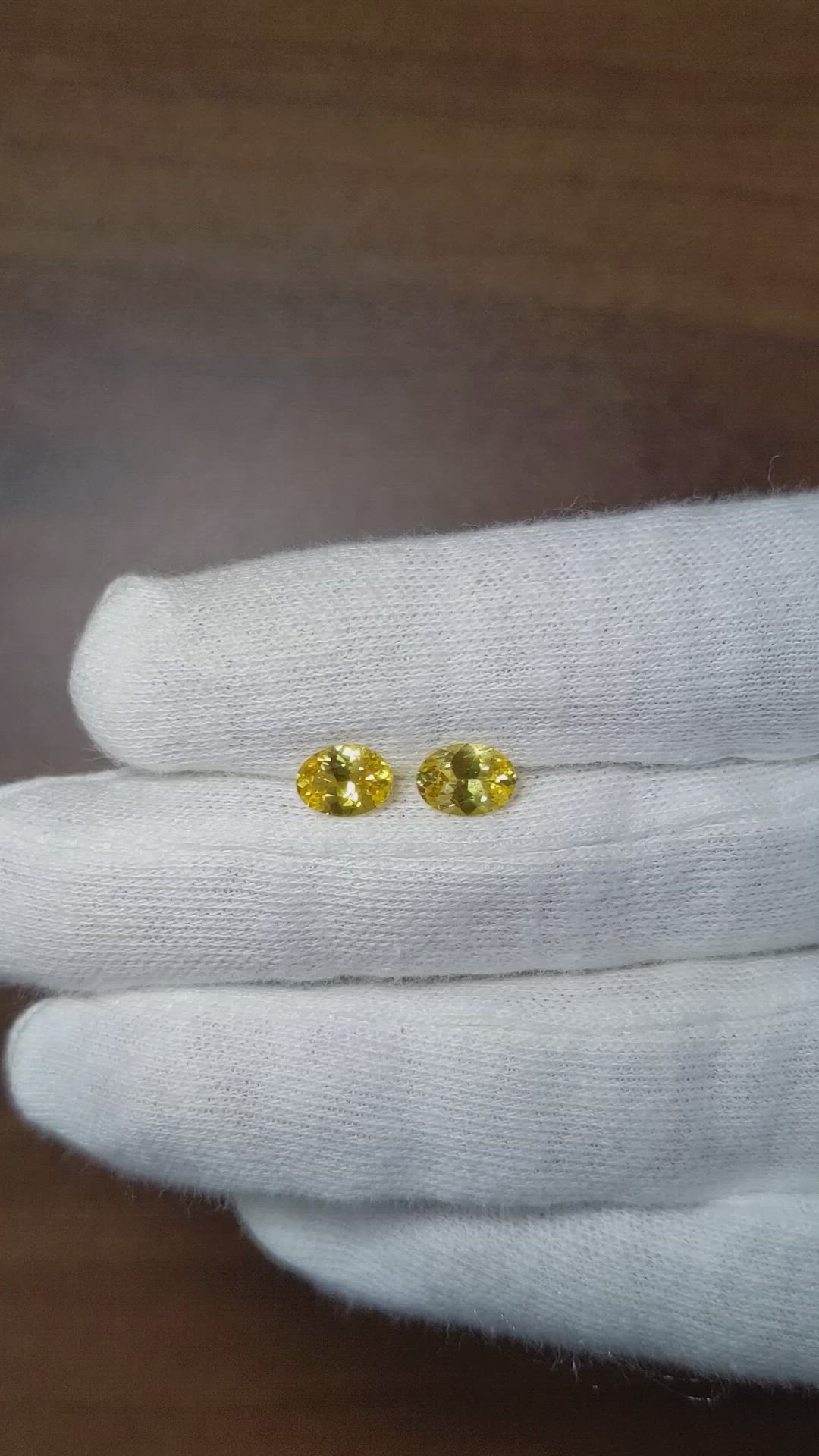 1.58&nbsp;Ct.Tw.Total Carat Weight Yellow Sapphire Pair from Ceylon (Sri Lanka) Size Video