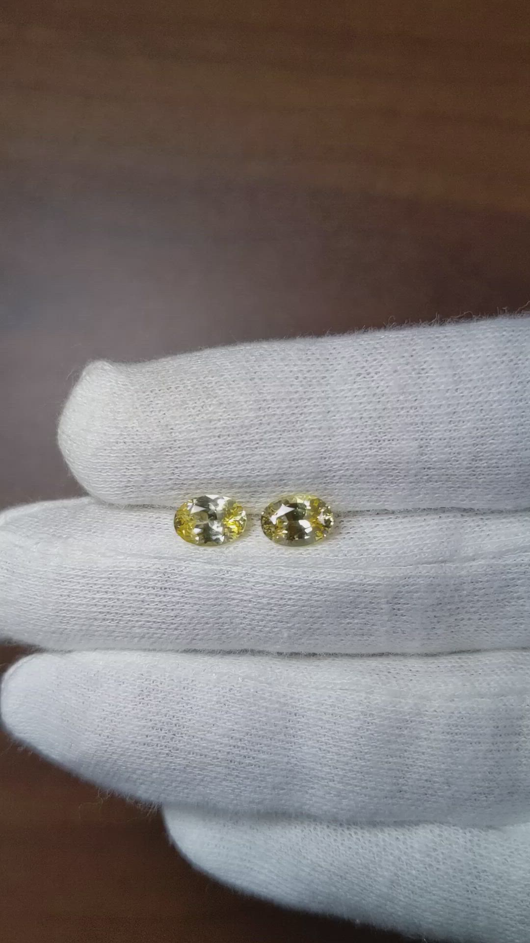 1.82&nbsp;Ct.Tw.Total Carat Weight Yellow Sapphire Pair from Ceylon (Sri Lanka) Size Video