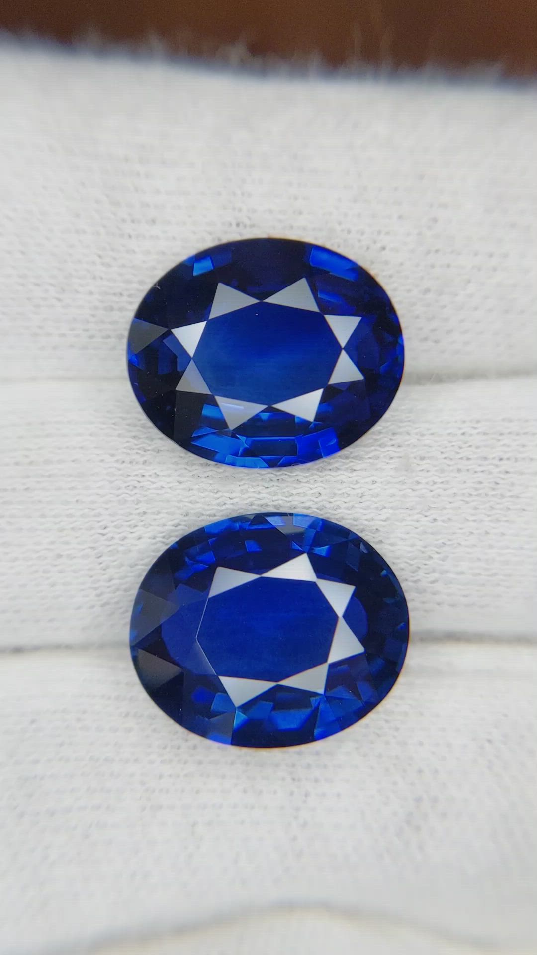 20.07&nbsp;Ct.Tw.Total Carat Weight Blue Sapphire Pair from Ceylon (Sri Lanka) Size Video