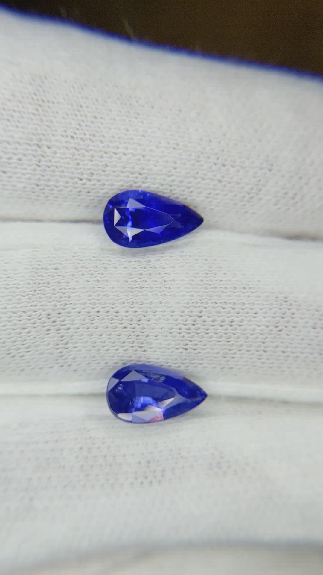3.19&nbsp;Ct.Tw.Total Carat Weight Blue Sapphire Pair from Ceylon (Sri Lanka) Size Video