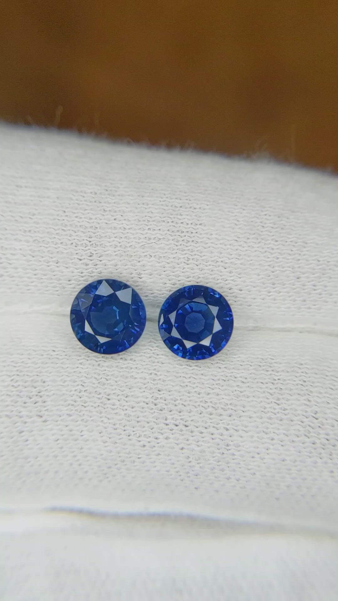 2.74&nbsp;Ct.Tw.Total Carat Weight Blue Sapphire Pair from Thailand Size Video