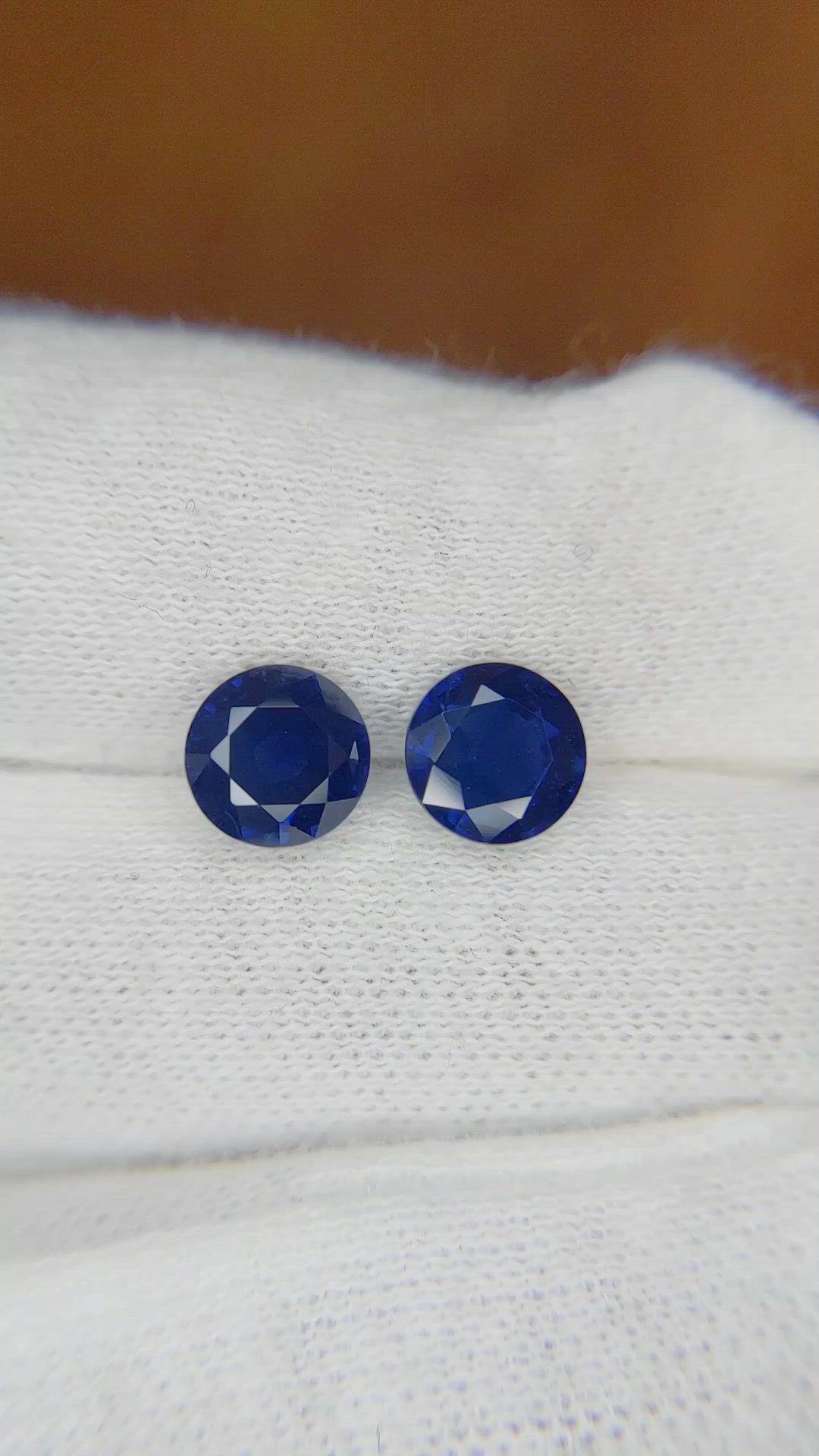 2.75&nbsp;Ct.Tw.Total Carat Weight Blue Sapphire Pair from Thailand Size Video