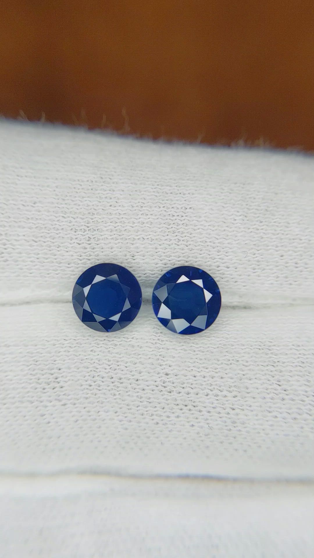 2.68&nbsp;Ct.Tw.Total Carat Weight Blue Sapphire Pair from Thailand Size Video