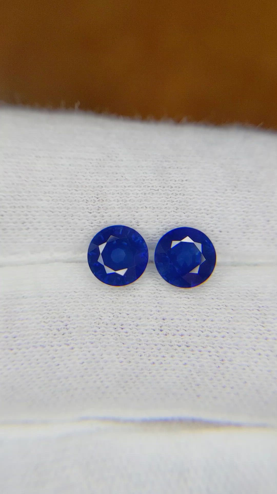 2.68&nbsp;Ct.Tw.Total Carat Weight Blue Sapphire Pair from Thailand Size Video