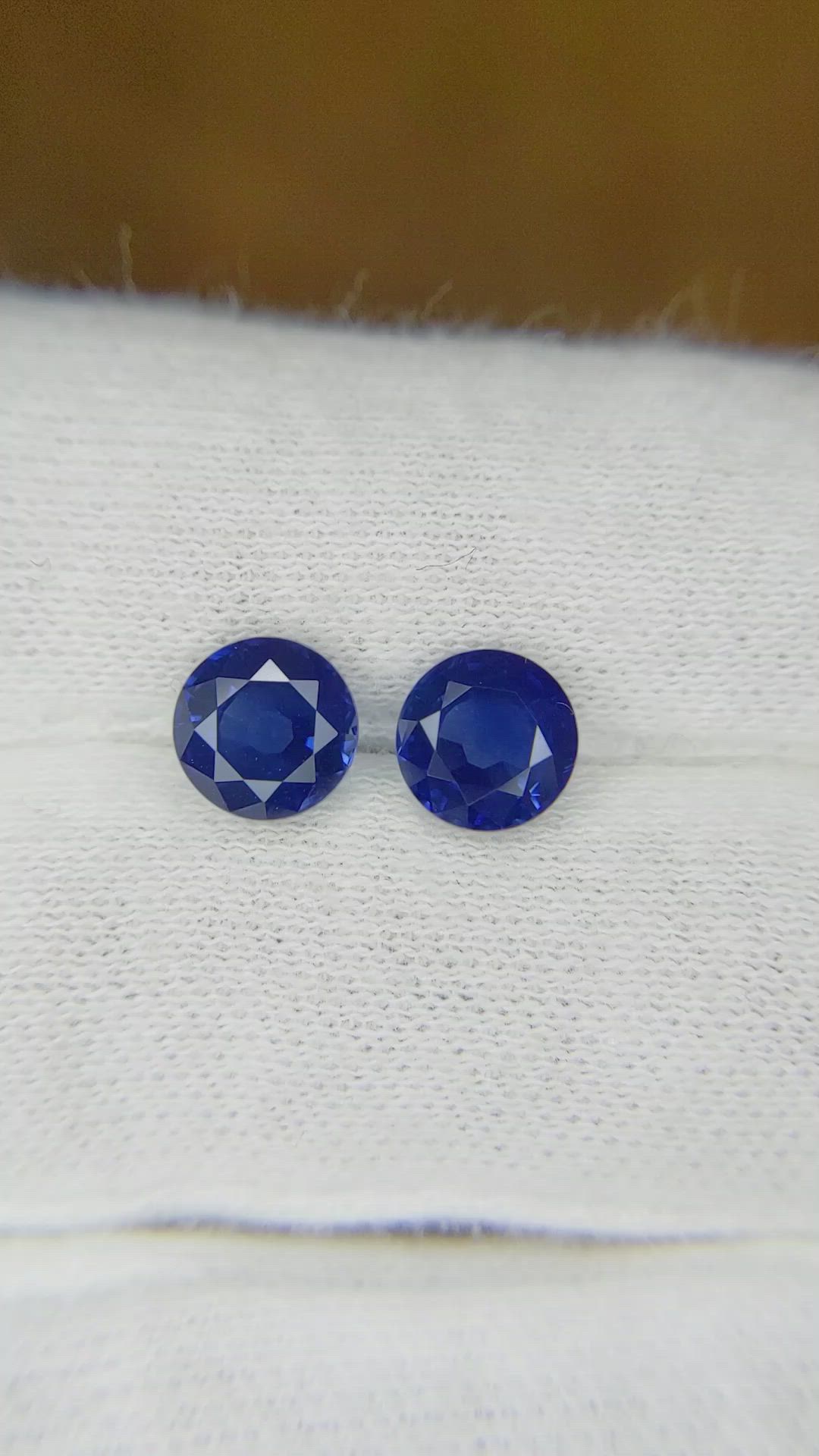 2.86&nbsp;Ct.Tw.Total Carat Weight Blue Sapphire Pair from Thailand Size Video