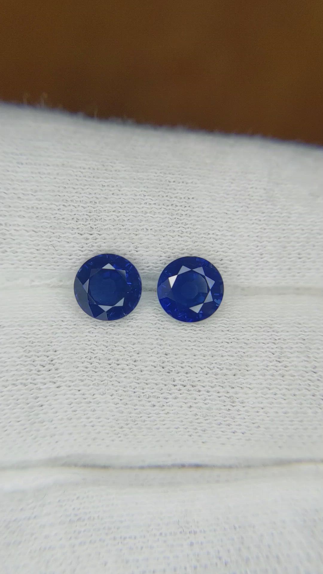 2.30 Ct.Tw.Total Carat Weight Blue Sapphire Pair from Thailand Size Video
