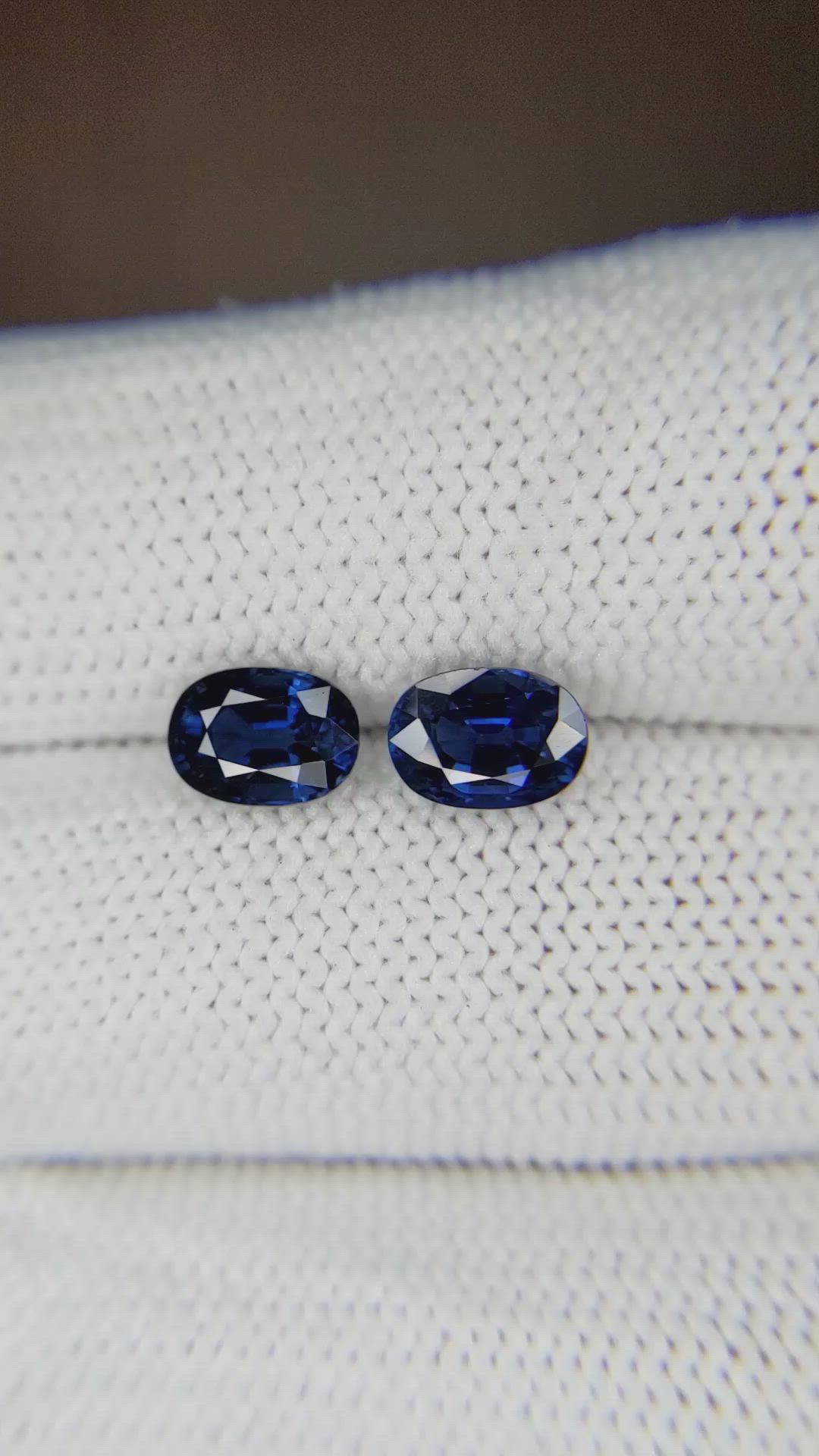2.45&nbsp;Ct.Tw.Total Carat Weight Blue Sapphire Pair from Thailand Size Video