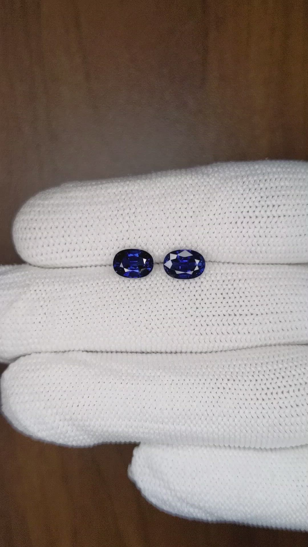 2.45&nbsp;Ct.Tw.Total Carat Weight Blue Sapphire Pair from Thailand Size Video