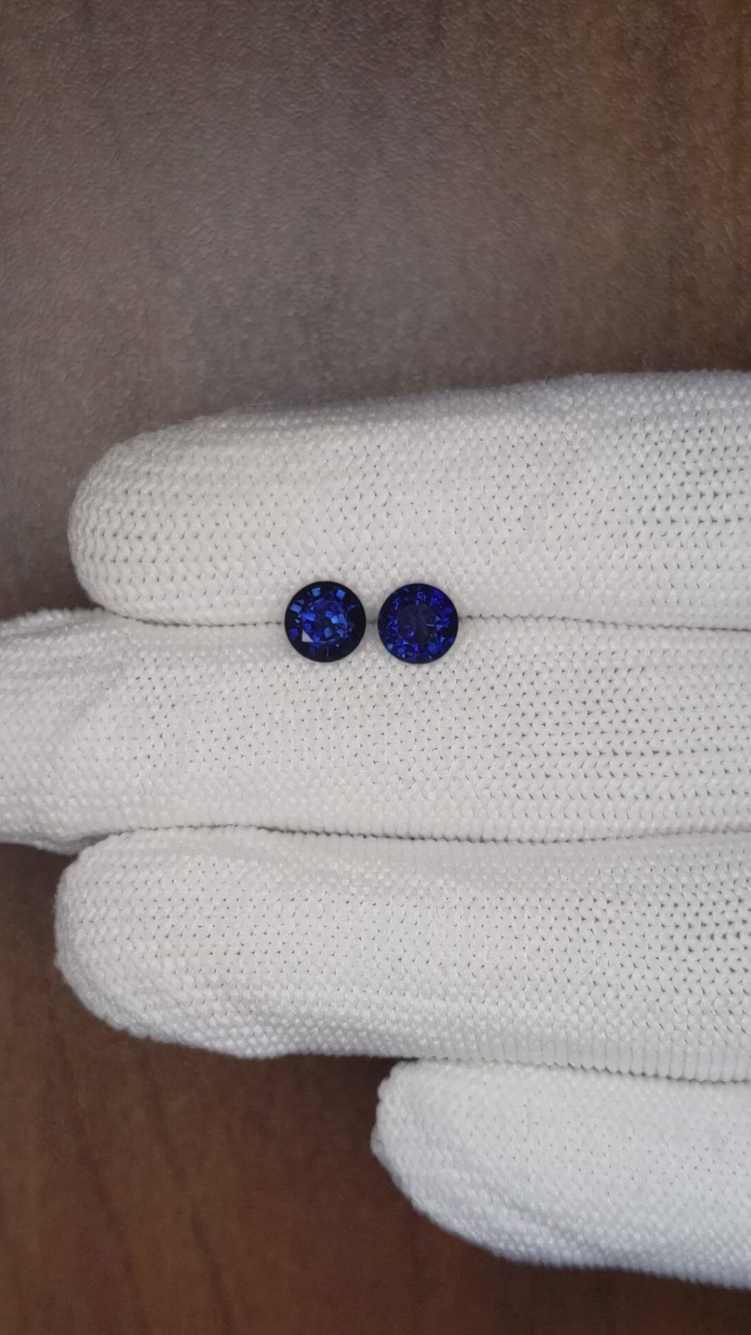 1.80&nbsp;Ct.Tw.Total Carat Weight Blue Sapphire Pair from Thailand Size Video