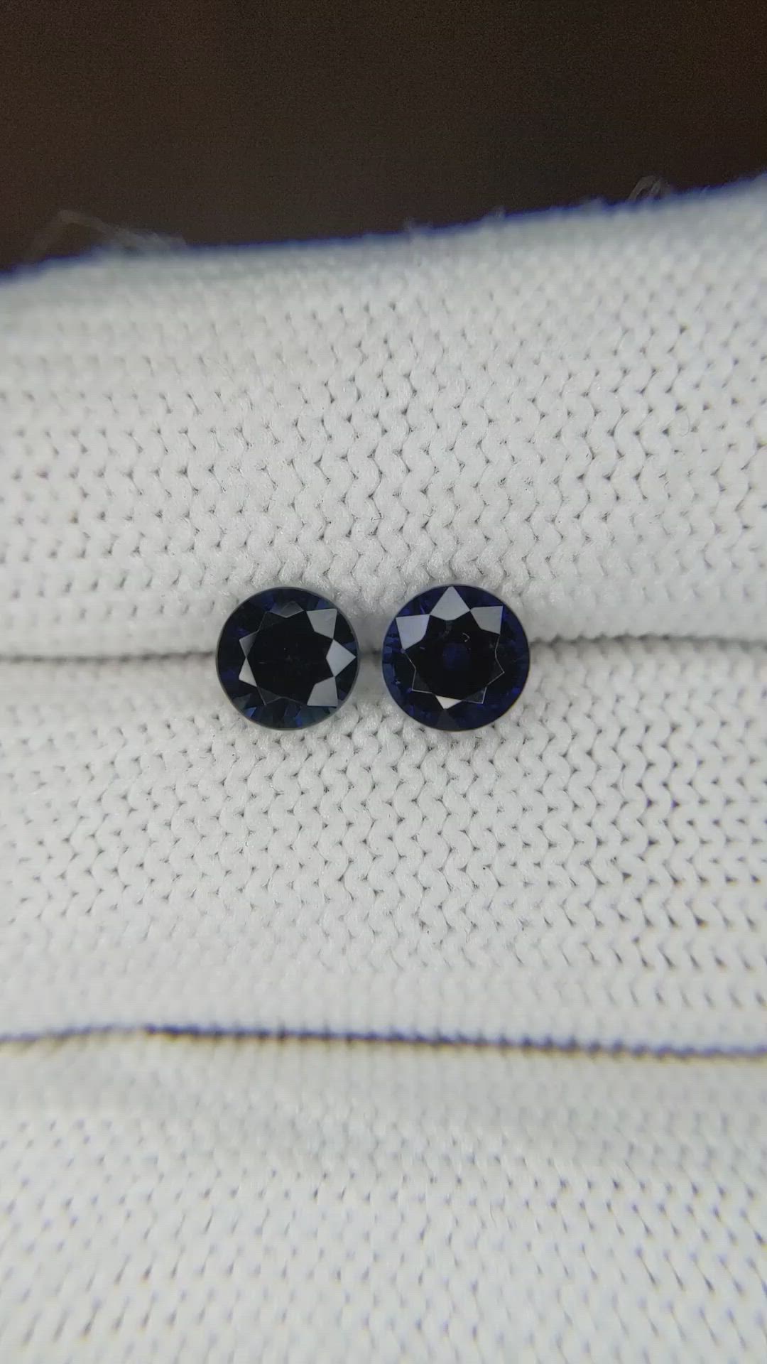 2.11&nbsp;Ct.Tw.Total Carat Weight Blue Sapphire Pair from Thailand Size Video