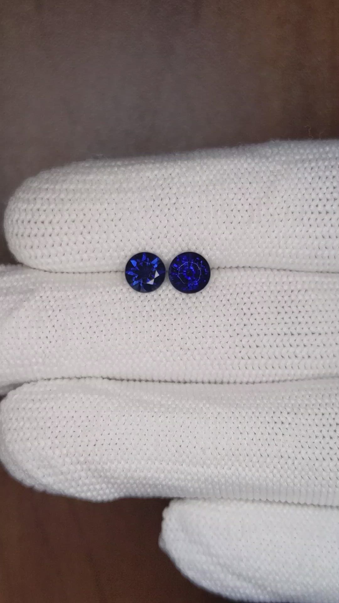 2.11&nbsp;Ct.Tw.Total Carat Weight Blue Sapphire Pair from Thailand Size Video