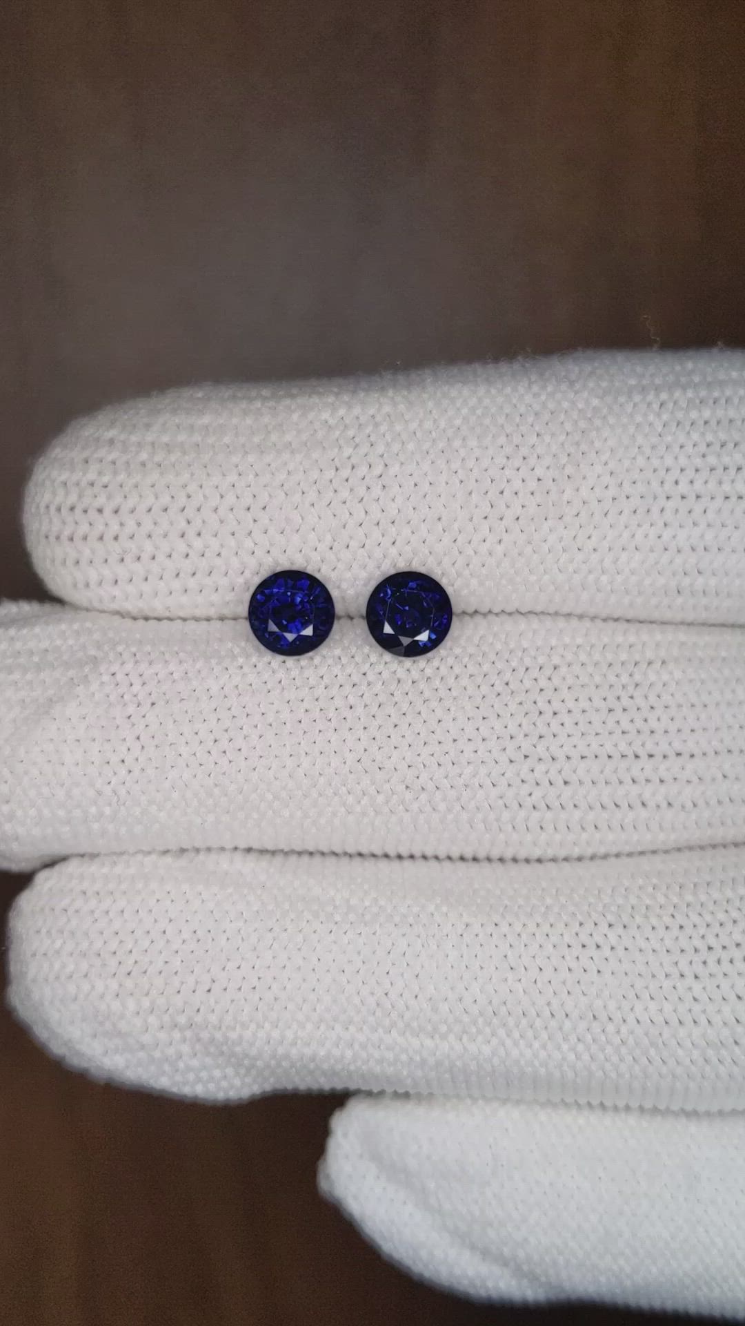 1.93&nbsp;Ct.Tw.Total Carat Weight Blue Sapphire Pair from Thailand Size Video