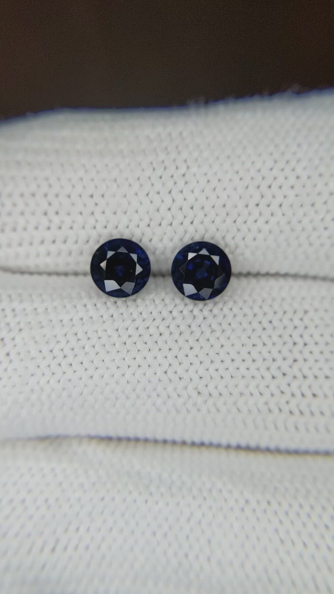 1.93&nbsp;Ct.Tw.Total Carat Weight Blue Sapphire Pair from Thailand Size Video