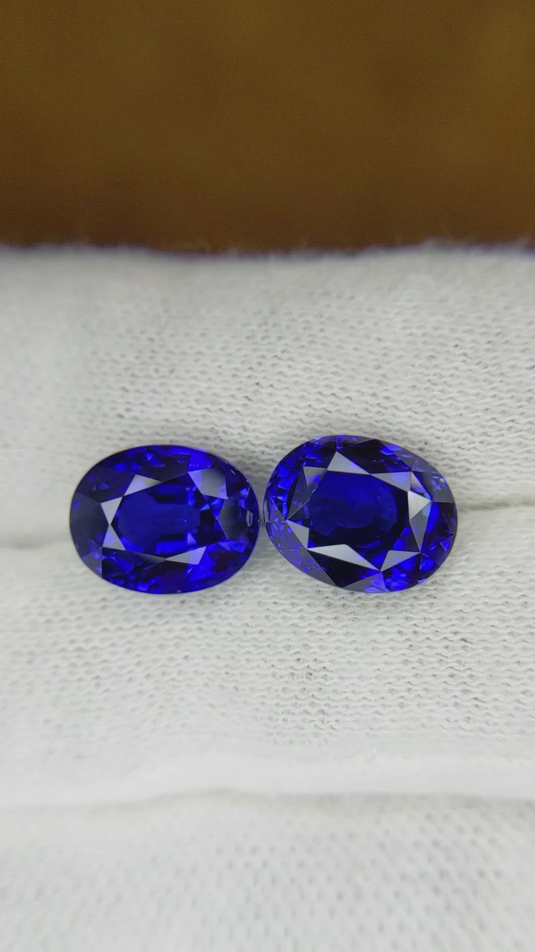 9.99&nbsp;Ct.Tw.Total Carat Weight Blue Sapphire Pair from Ceylon (Sri Lanka) Size Video