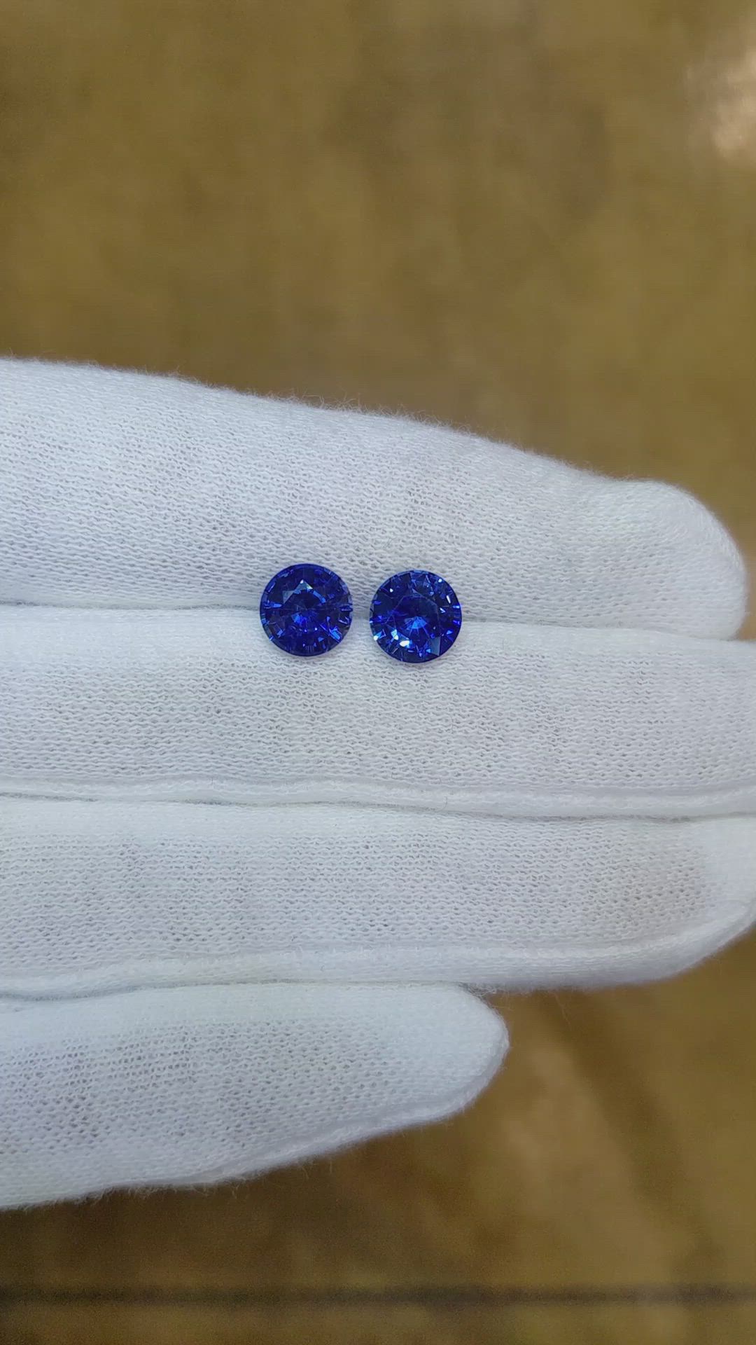 3.07&nbsp;Ct.Tw.Total Carat Weight Blue Sapphire Pair from Ceylon (Sri Lanka) Size Video