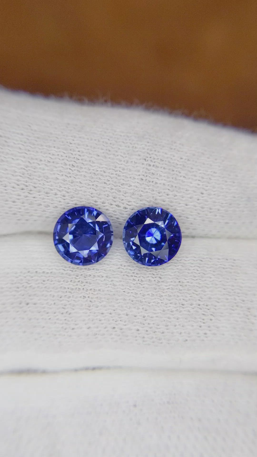 3.07&nbsp;Ct.Tw.Total Carat Weight Blue Sapphire Pair from Ceylon (Sri Lanka) Size Video