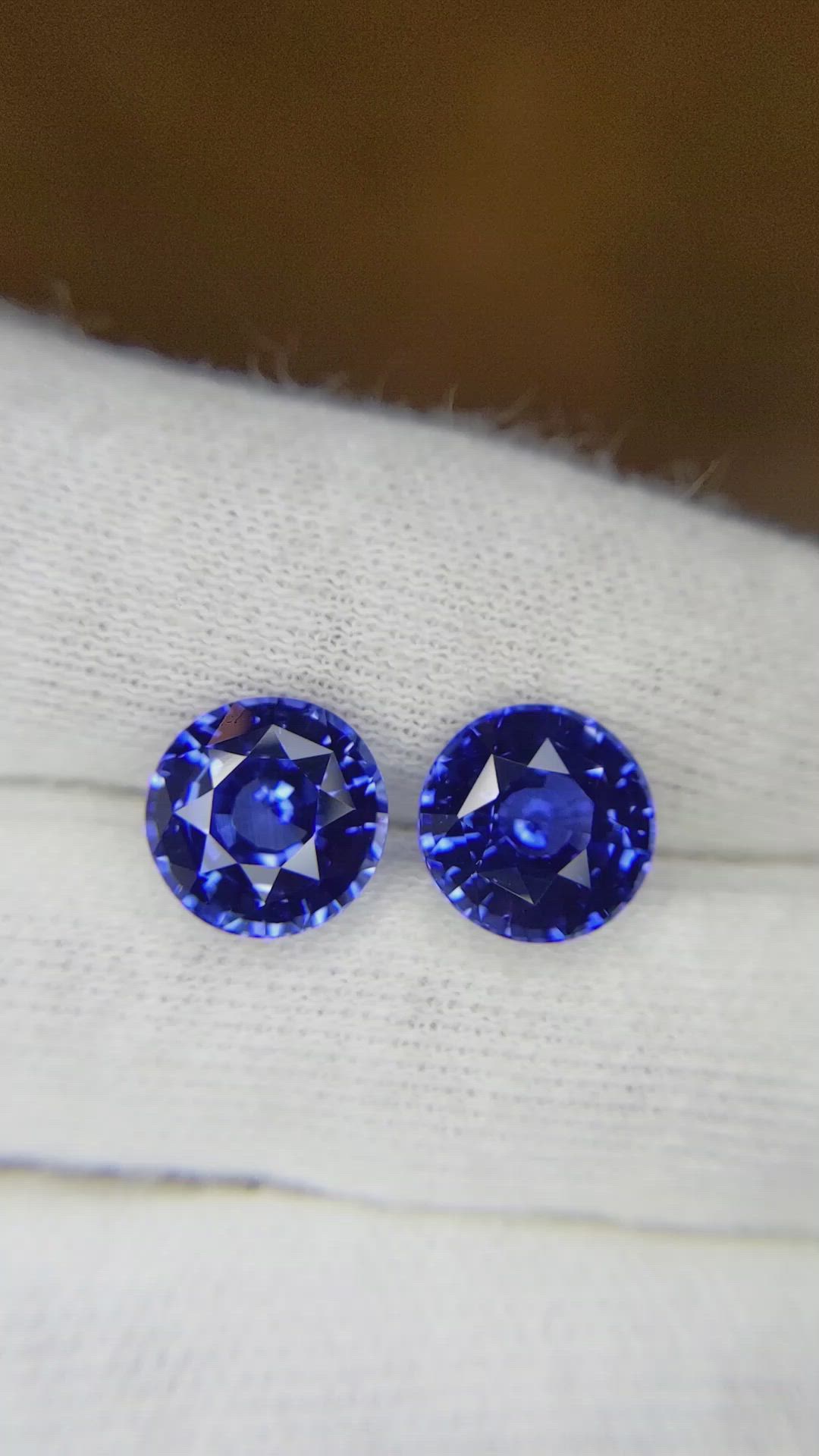 7.20&nbsp;Ct.Tw.Total Carat Weight Blue Sapphire Pair from Ceylon (Sri Lanka) Size Video