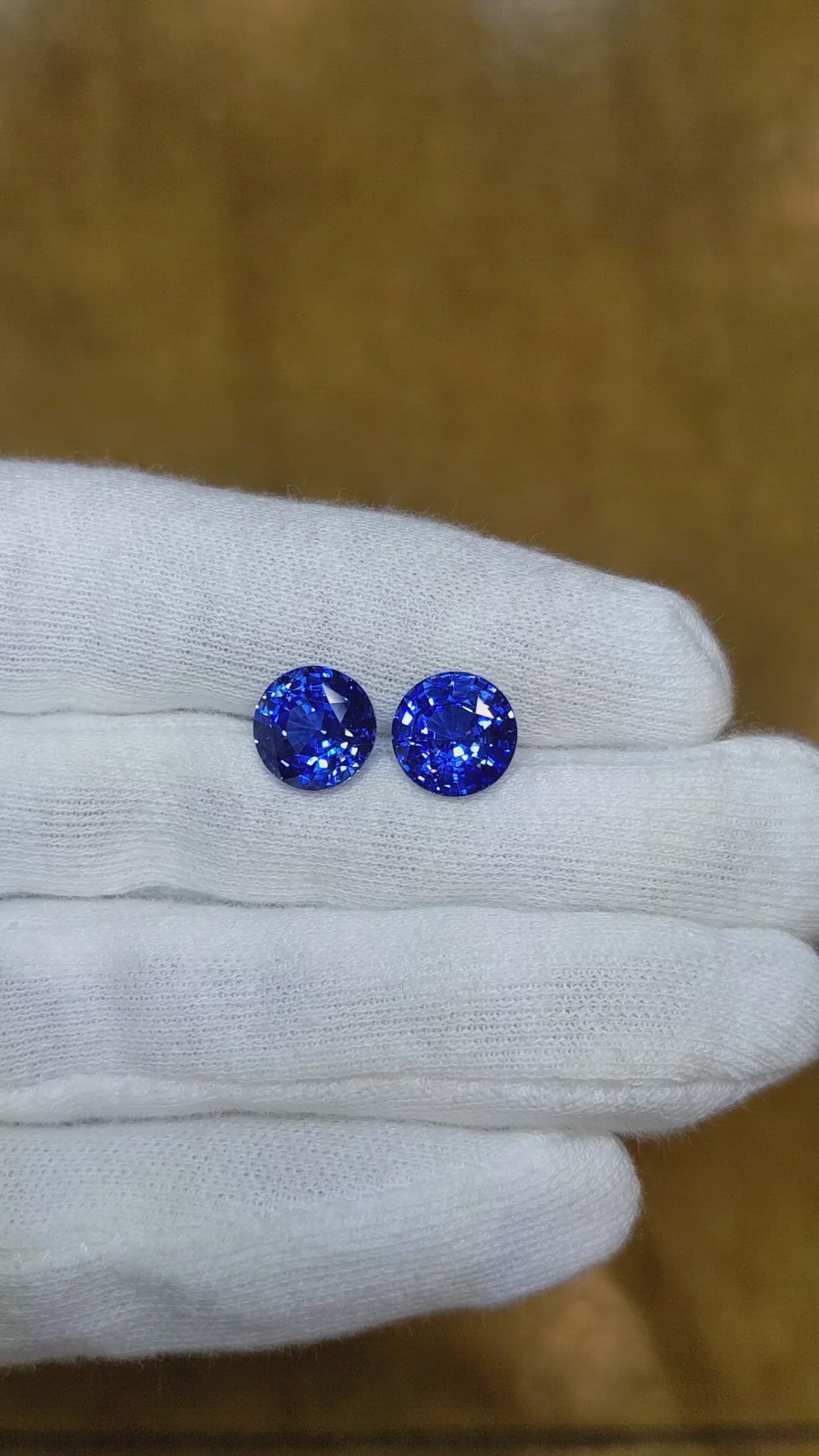 7.20&nbsp;Ct.Tw.Total Carat Weight Blue Sapphire Pair from Ceylon (Sri Lanka) Size Video