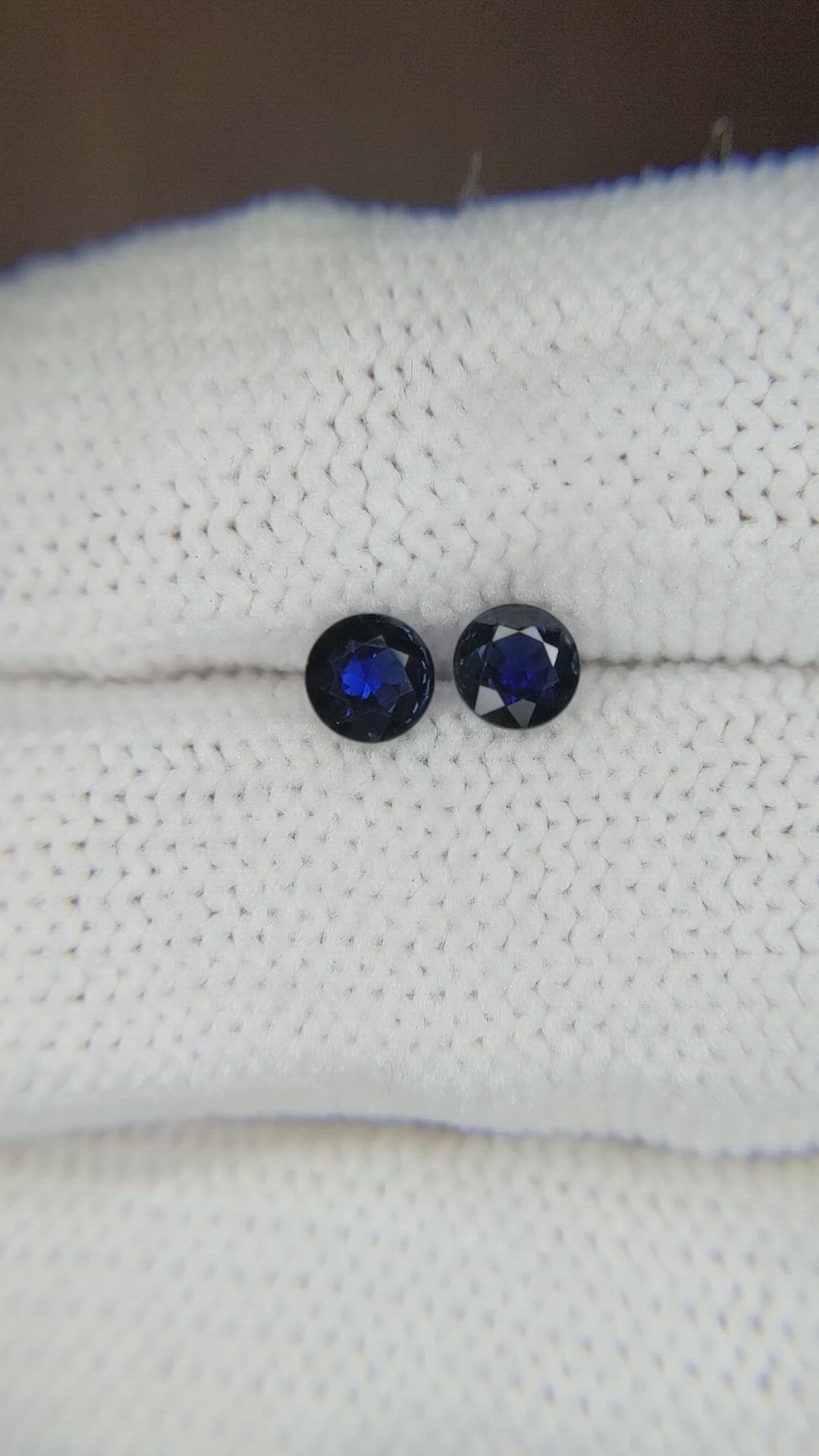 0.80&nbsp;Ct.Tw.Total Carat Weight Blue Sapphire Pair from Thailand Size Video