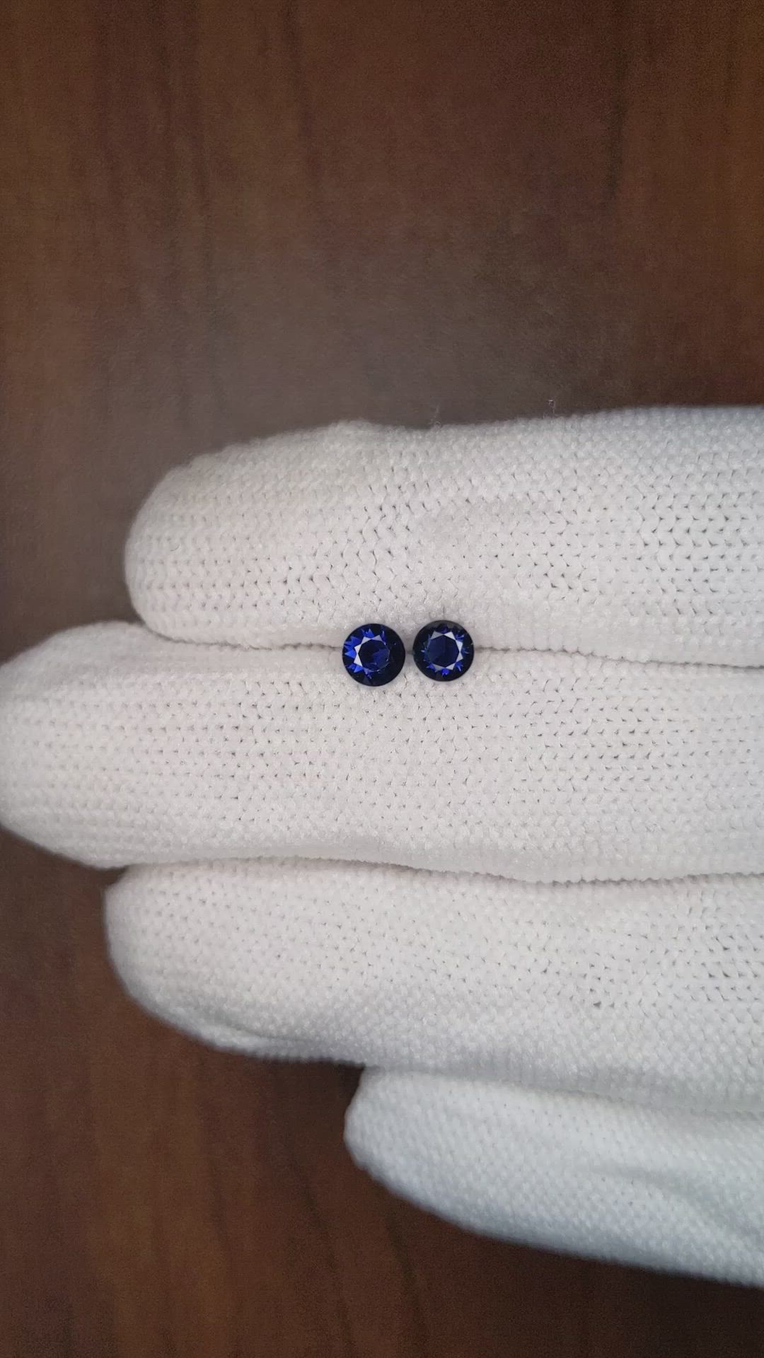 0.80&nbsp;Ct.Tw.Total Carat Weight Blue Sapphire Pair from Thailand Size Video
