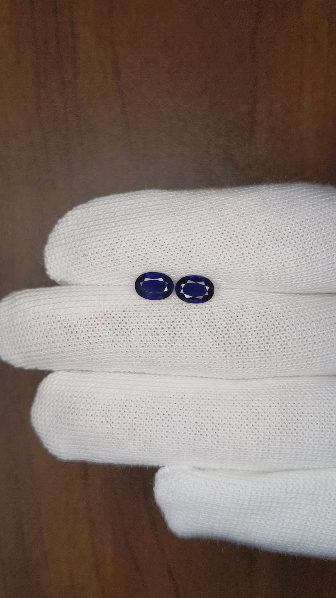 1.76&nbsp;Ct.Tw.Total Carat Weight Blue Sapphire Pair from Thailand Size Video