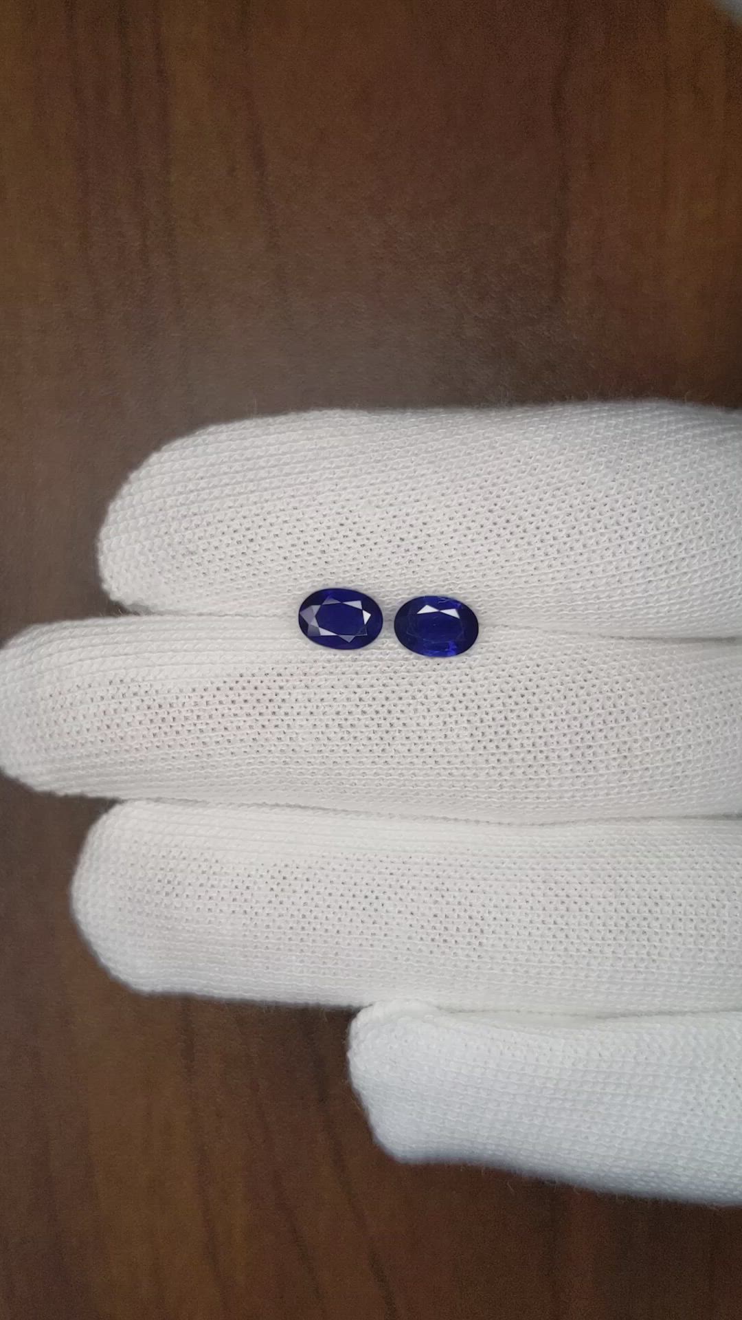 2.04&nbsp;Ct.Tw.Total Carat Weight Blue Sapphire Pair from Thailand Size Video