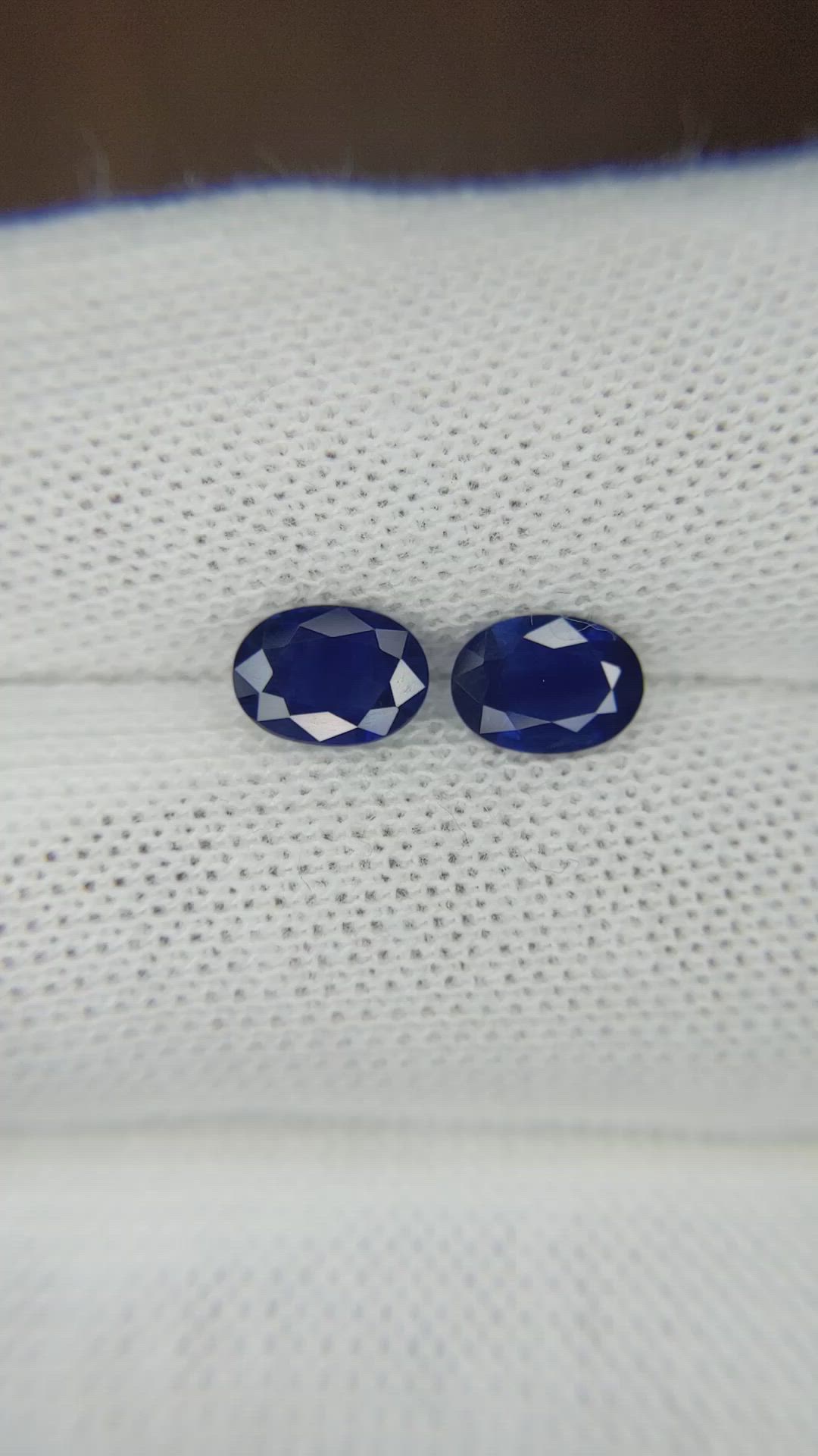 2.04&nbsp;Ct.Tw.Total Carat Weight Blue Sapphire Pair from Thailand Size Video