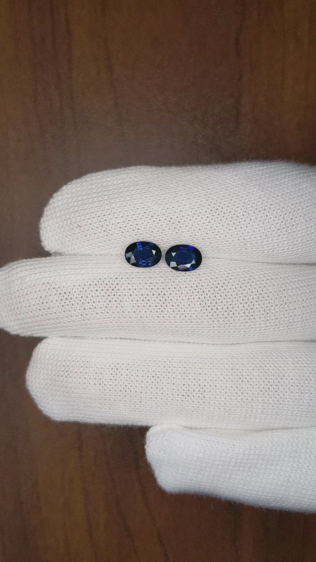 1.95&nbsp;Ct.Tw.Total Carat Weight Blue Sapphire Pair from Thailand Size Video