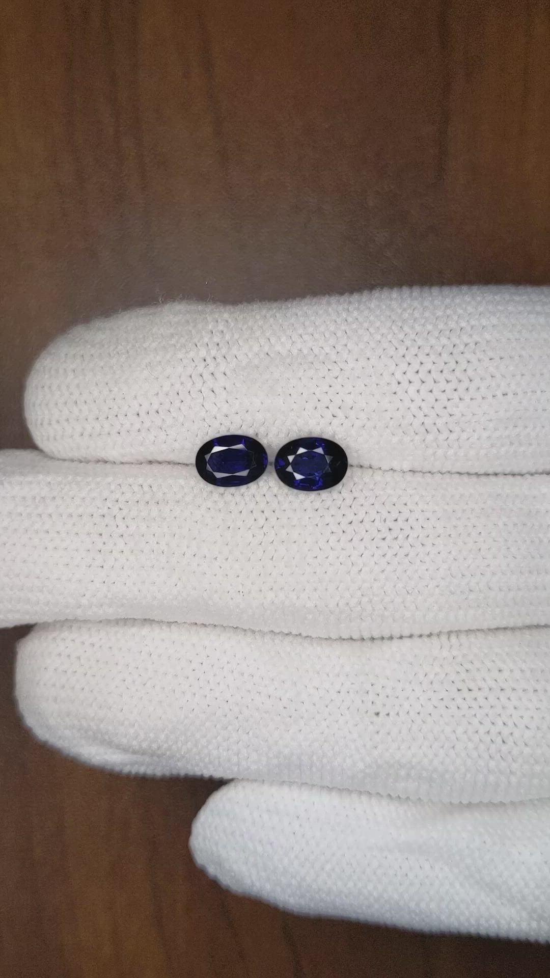 2.31&nbsp;Ct.Tw.Total Carat Weight Blue Sapphire Pair from Thailand Size Video